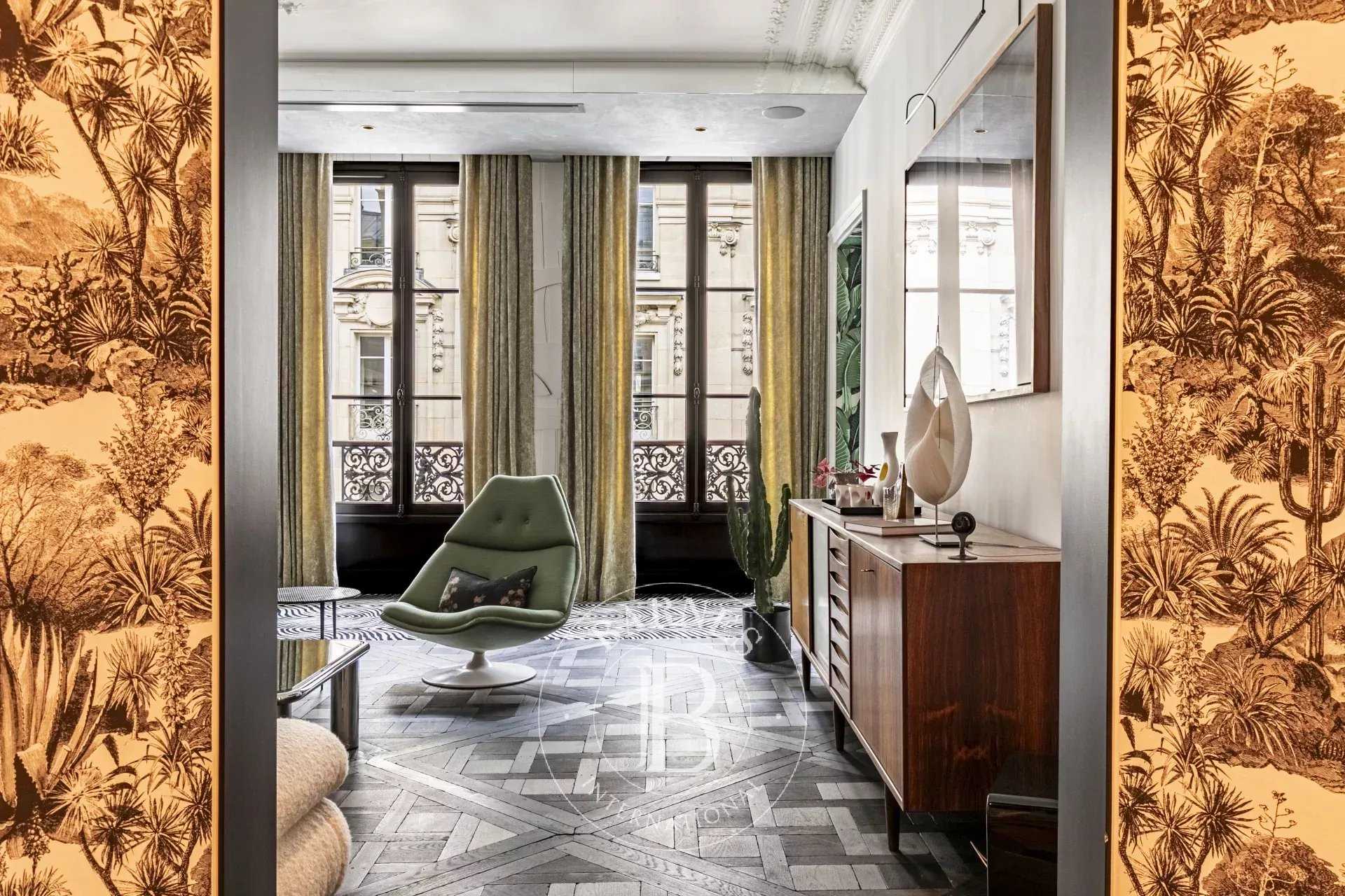 Paris  - Appartement 5 Pièces 3 Chambres