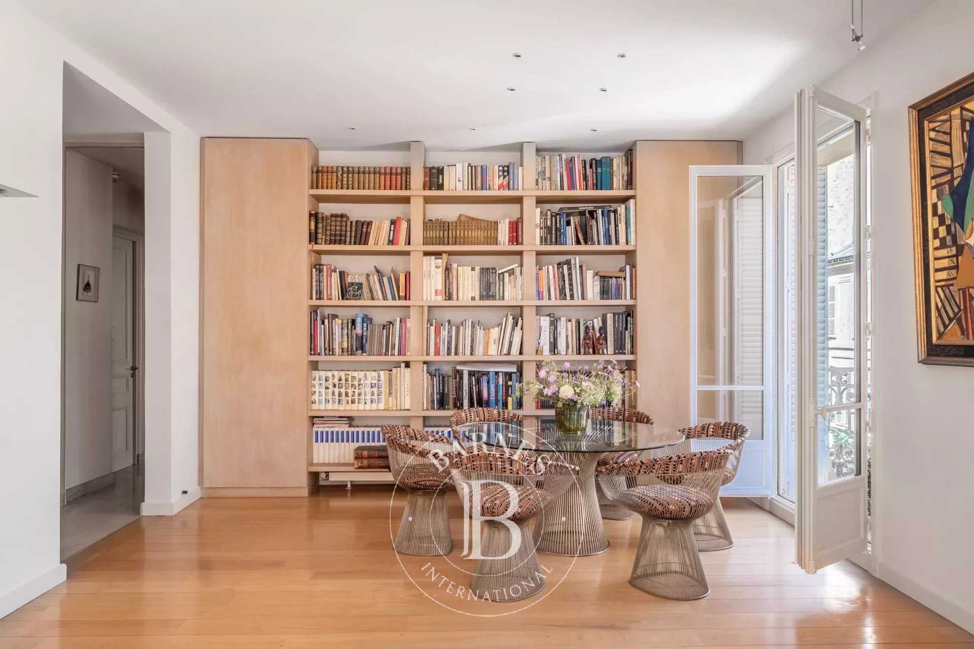 Paris  - Appartement 5 Pièces 2 Chambres