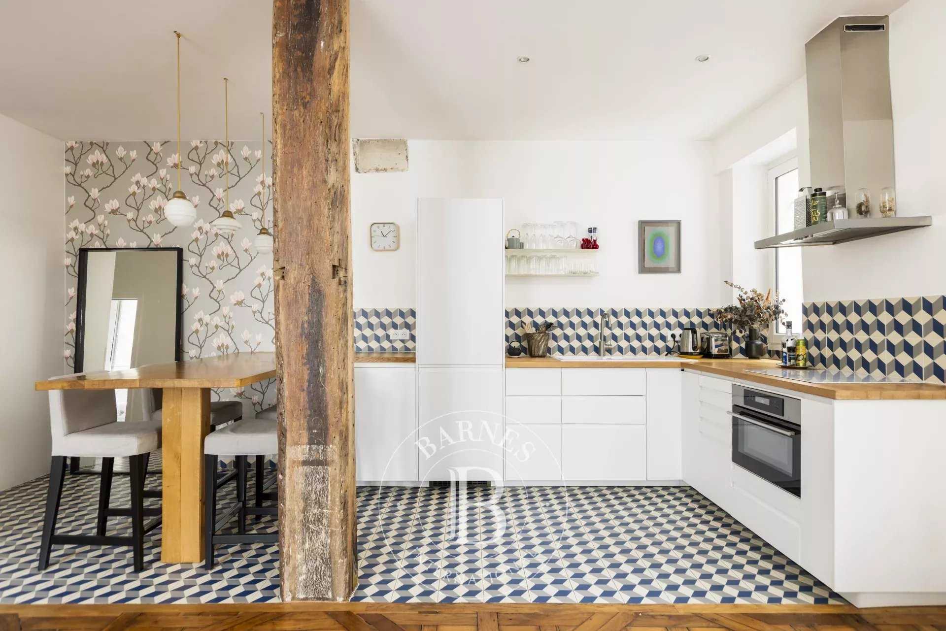 Paris  - Appartement 4 Pi&egrave;ces 2 Chambres