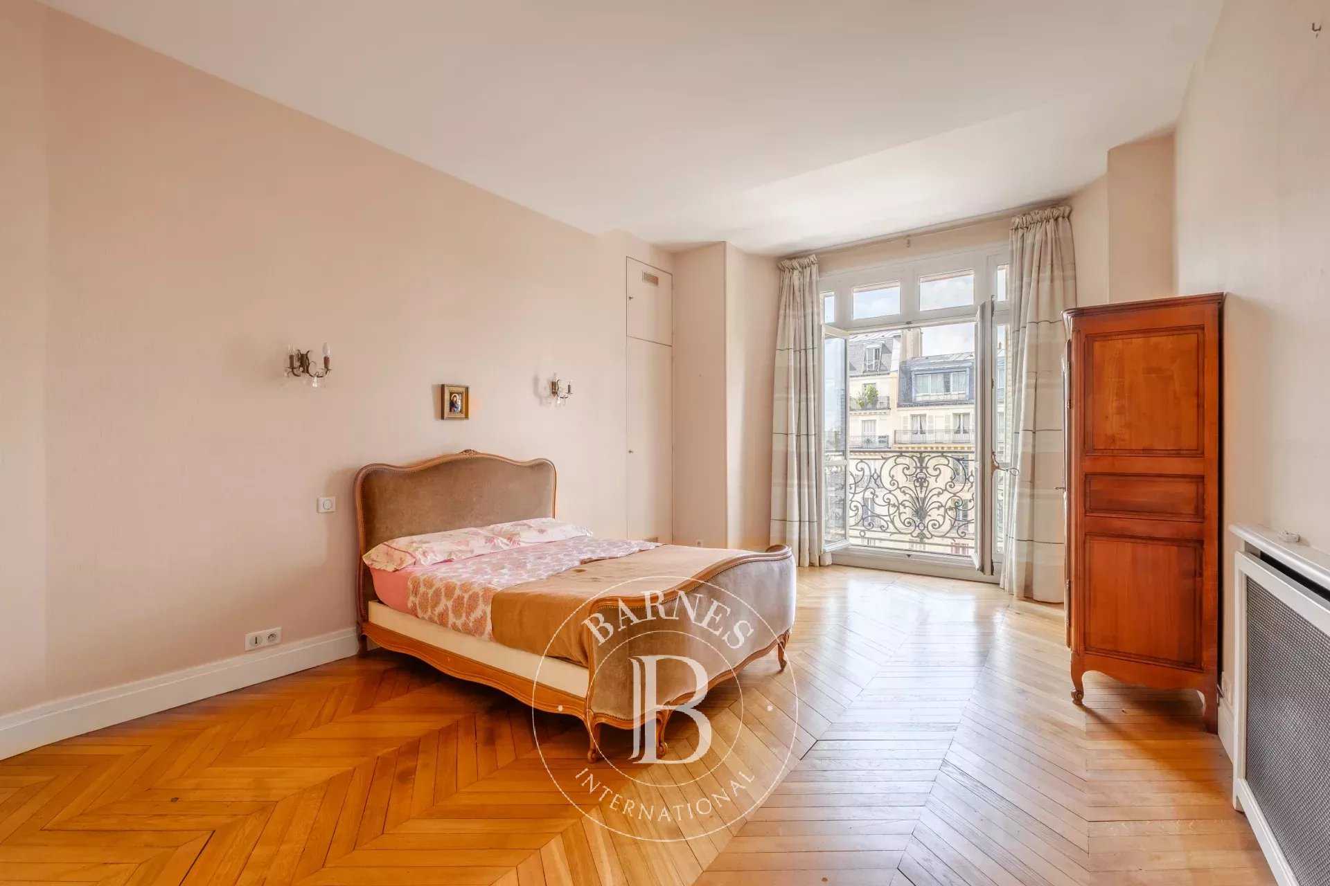 Paris  - Apartment 4 Bedrooms