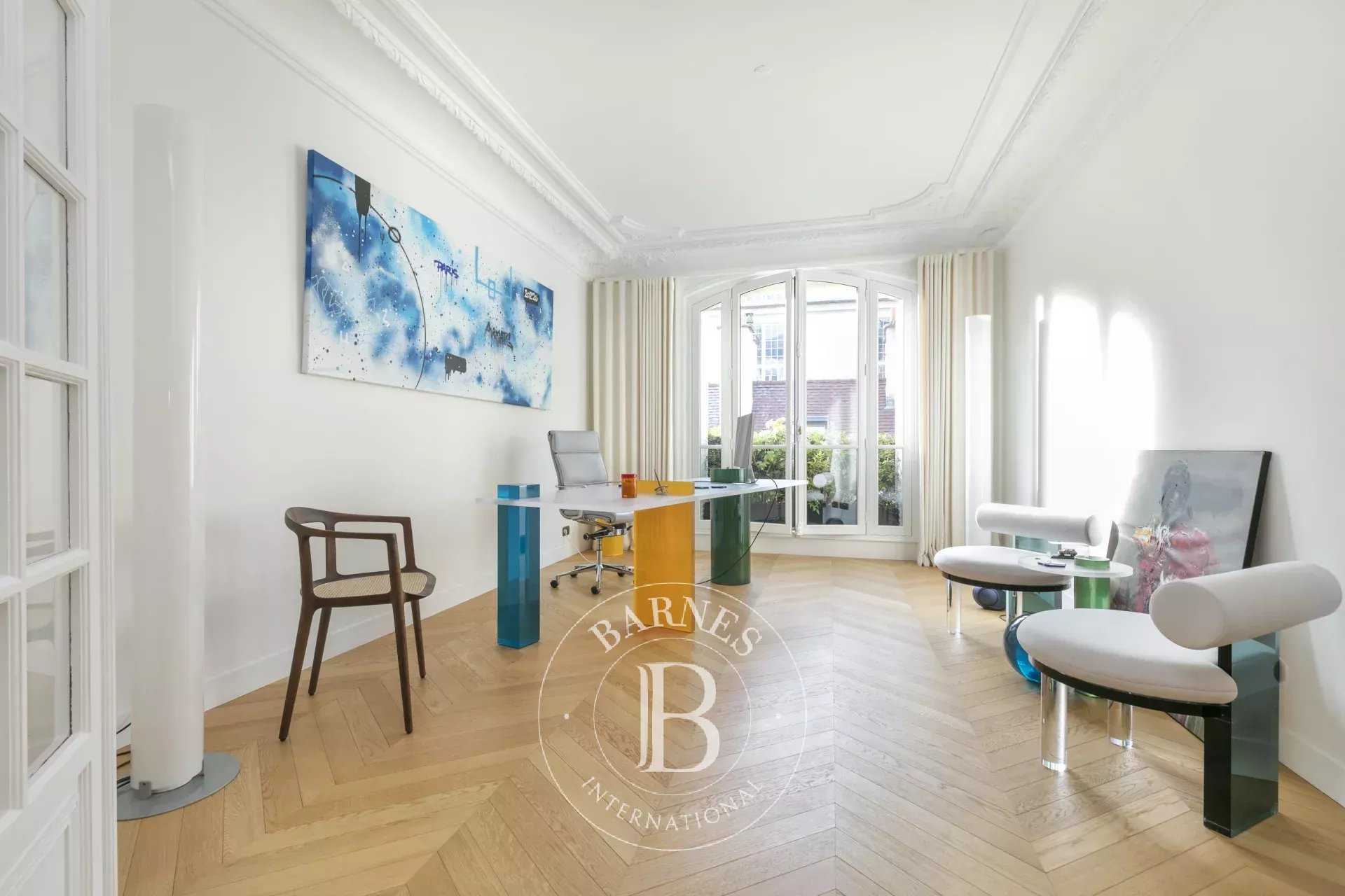 Paris  - Appartement 8 Pièces 4 Chambres