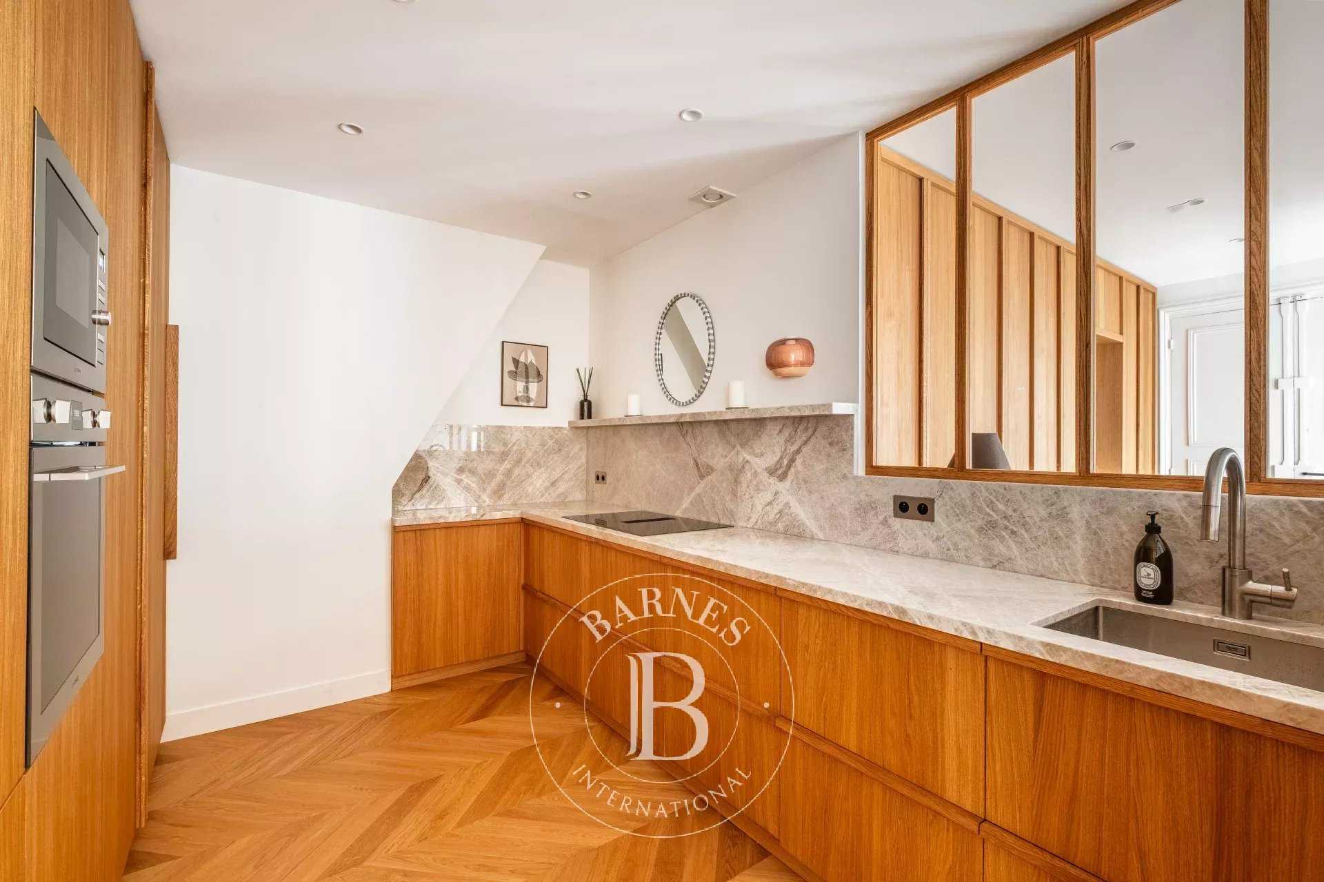 Paris  - Appartement 4 Pi&egrave;ces 2 Chambres