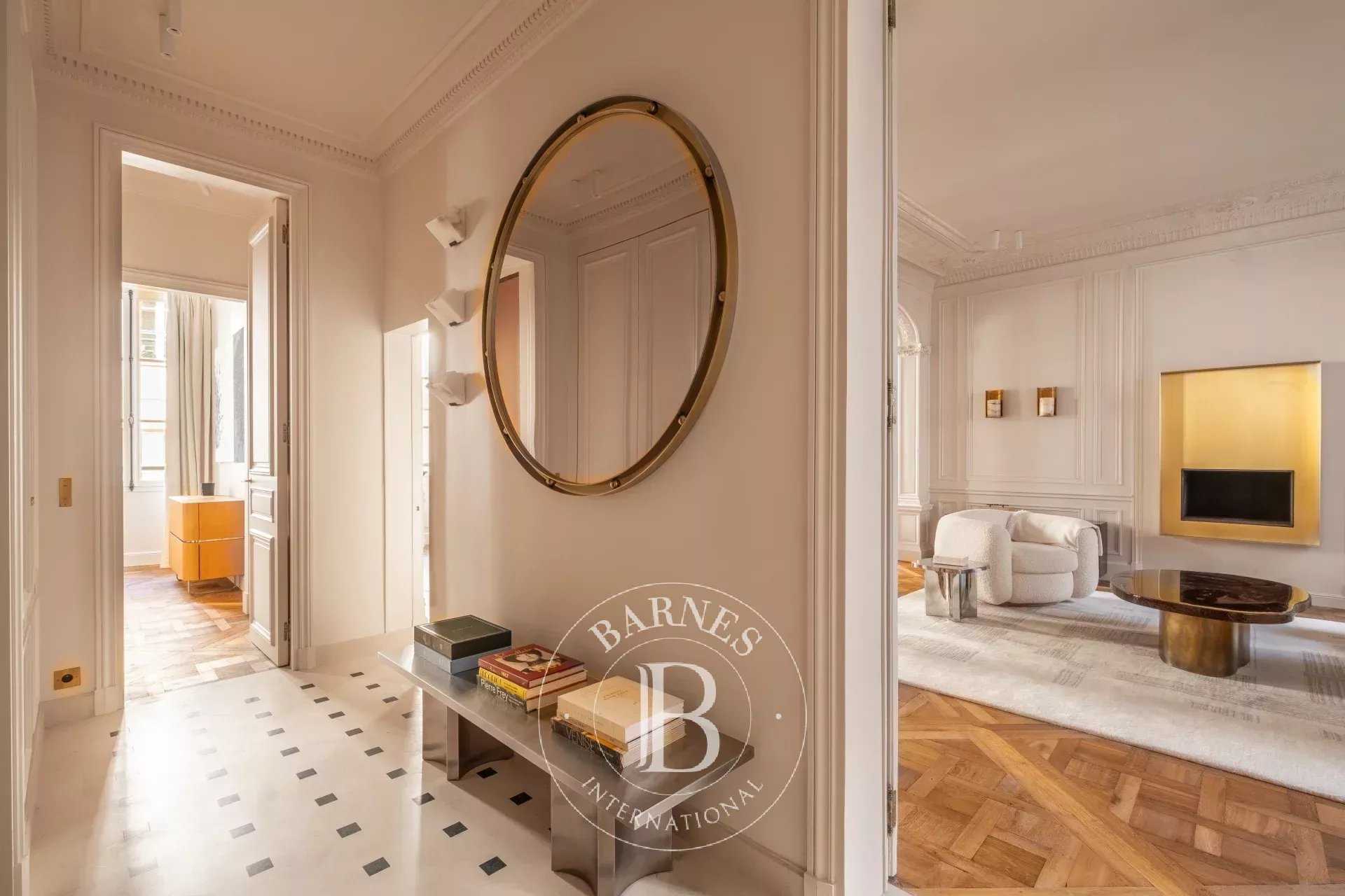 Paris  - Appartement 5 Pi&egrave;ces 3 Chambres