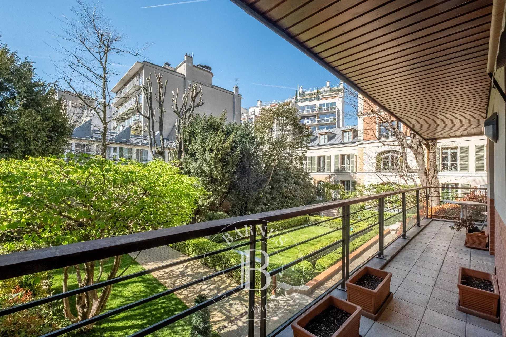 Paris  - Apartment 3 Bedrooms