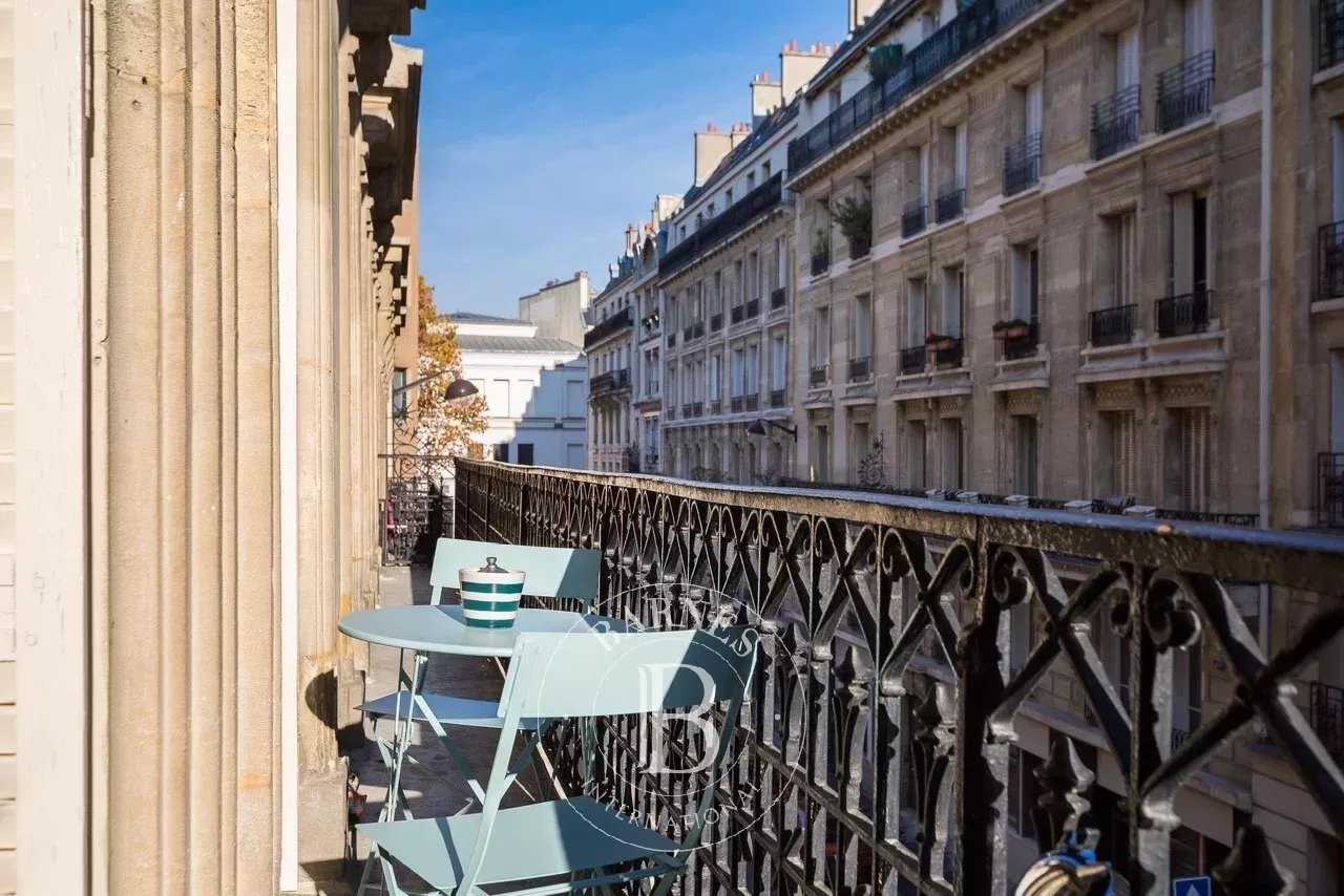Paris  - Appartement 5 Pièces 3 Chambres