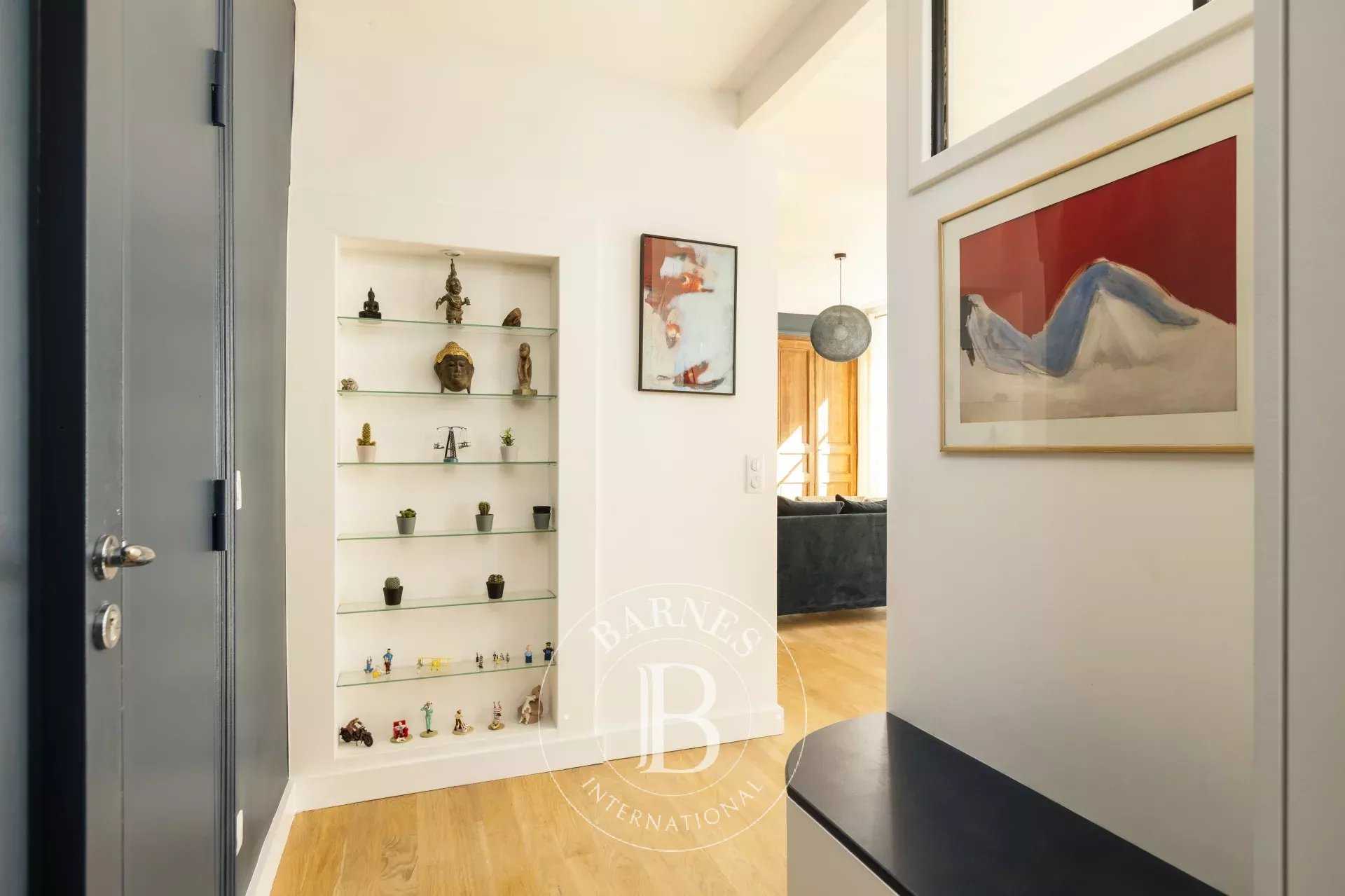 Paris  - Appartement 5 Pi&egrave;ces 3 Chambres