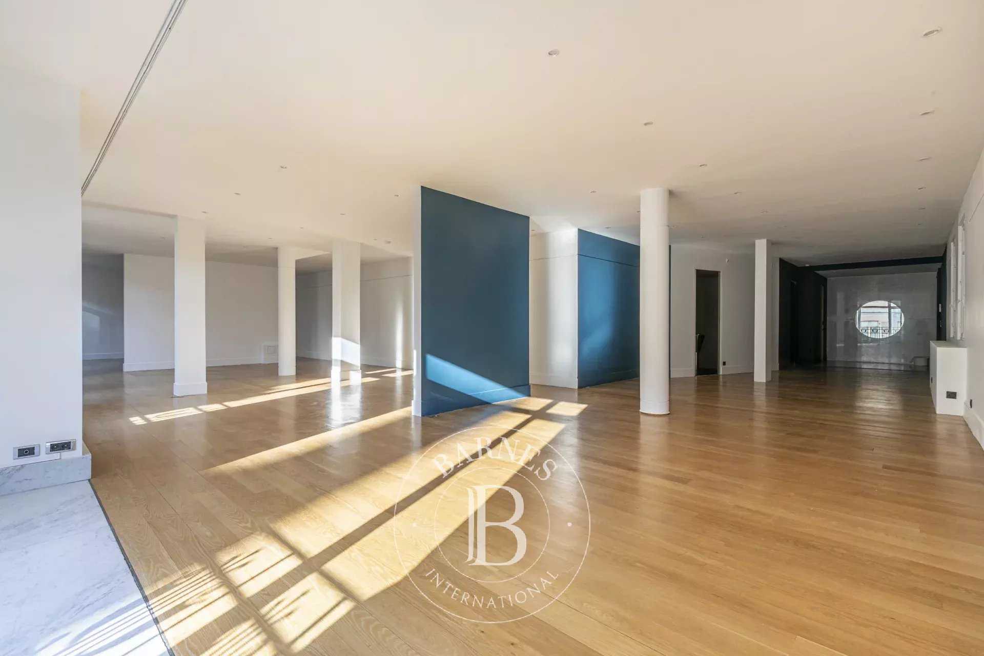 Paris  - Apartment 3 Bedrooms