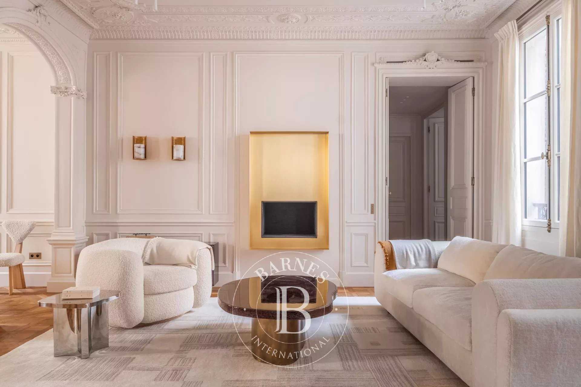 Paris  - Appartement 5 Pi&egrave;ces 3 Chambres