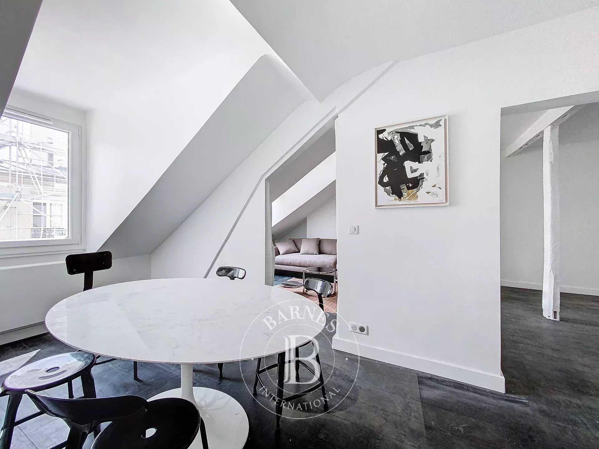 Paris  - Appartement 4 Pièces 2 Chambres