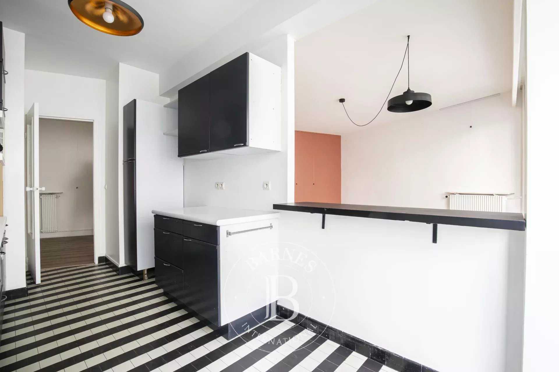 Paris  - Appartement 4 Pièces 2 Chambres
