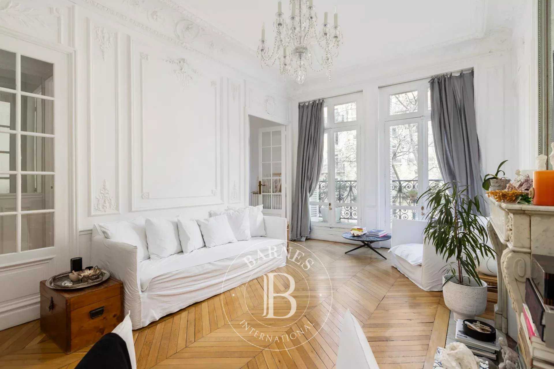 Paris  - Appartement 5 Pièces 3 Chambres