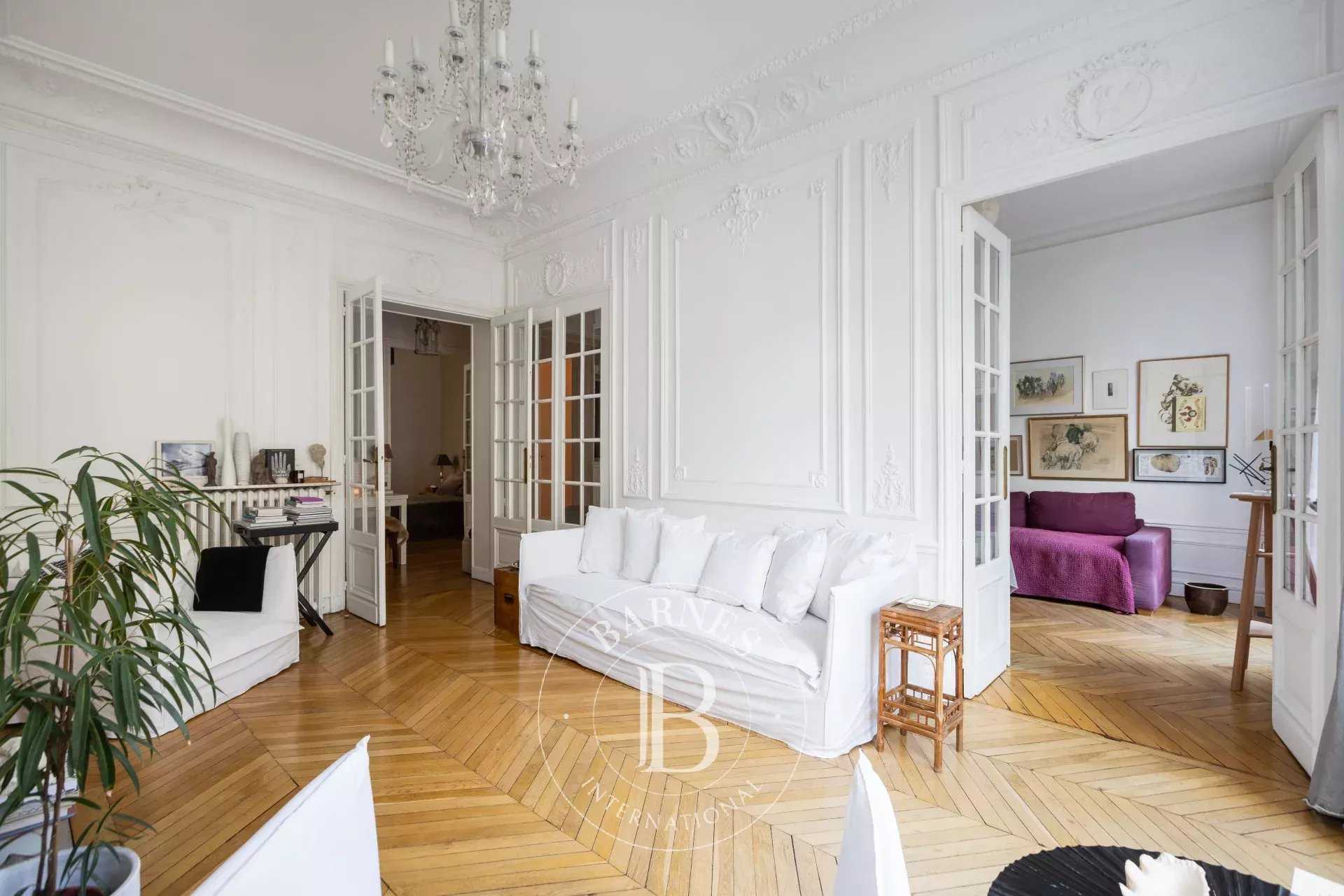 Paris  - Appartement 5 Pièces 3 Chambres