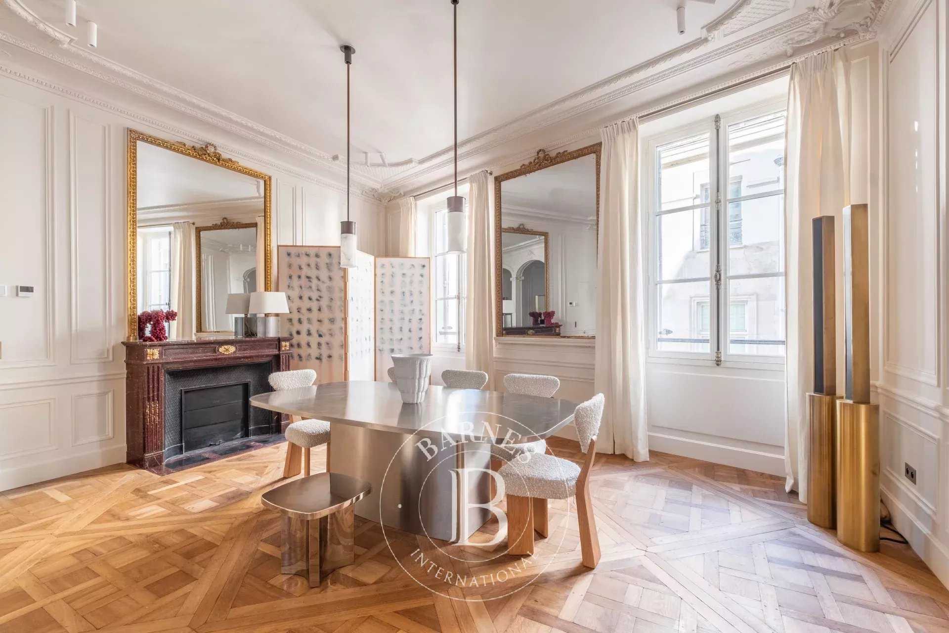 Paris  - Appartement 5 Pi&egrave;ces 3 Chambres