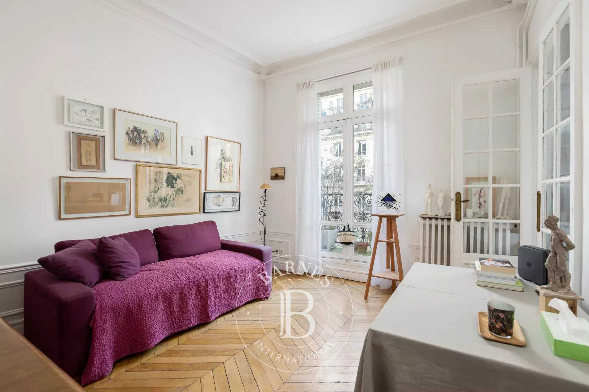 Paris  - Appartement 5 Pièces 3 Chambres
