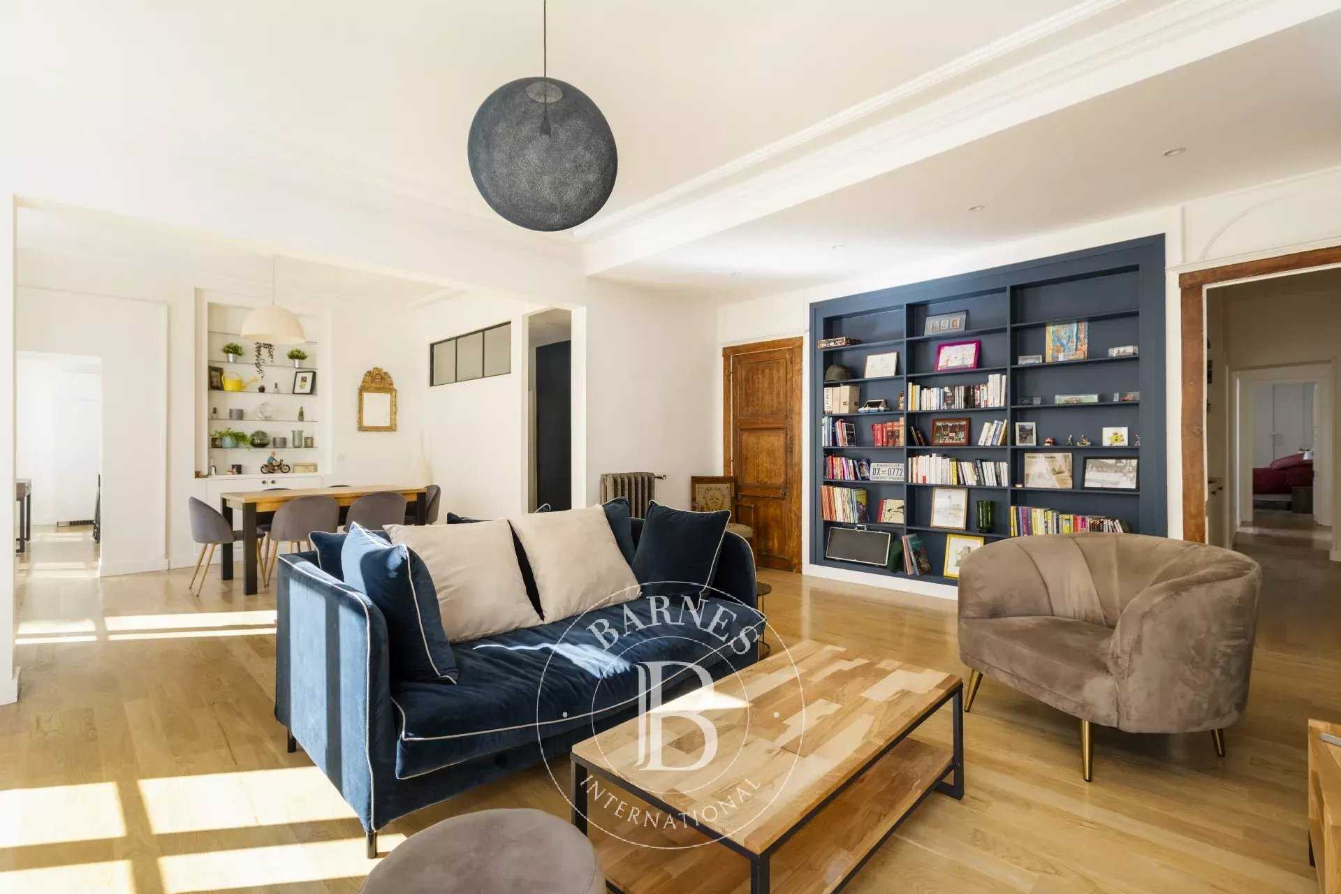 Paris  - Appartement 5 Pi&egrave;ces 3 Chambres