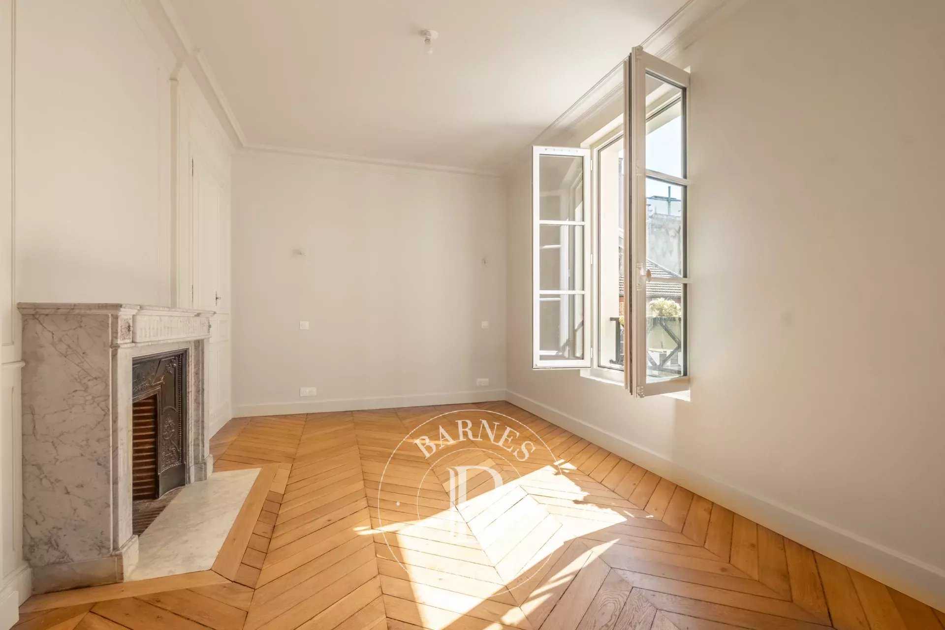 Paris  - Appartement 4 Pièces 2 Chambres