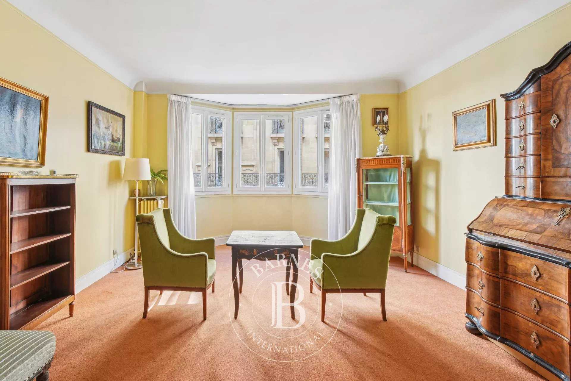 Paris  - Appartement 3 Pièces 2 Chambres