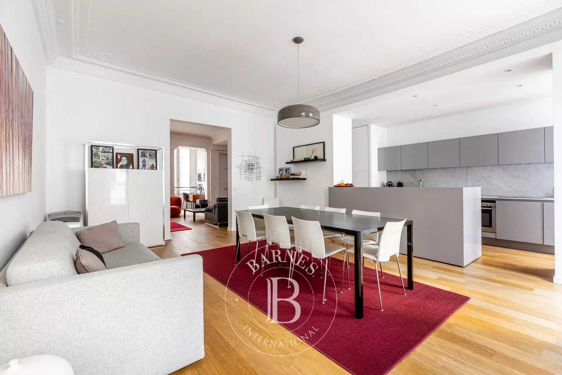 Paris  - Appartement 3 Pi&egrave;ces 2 Chambres