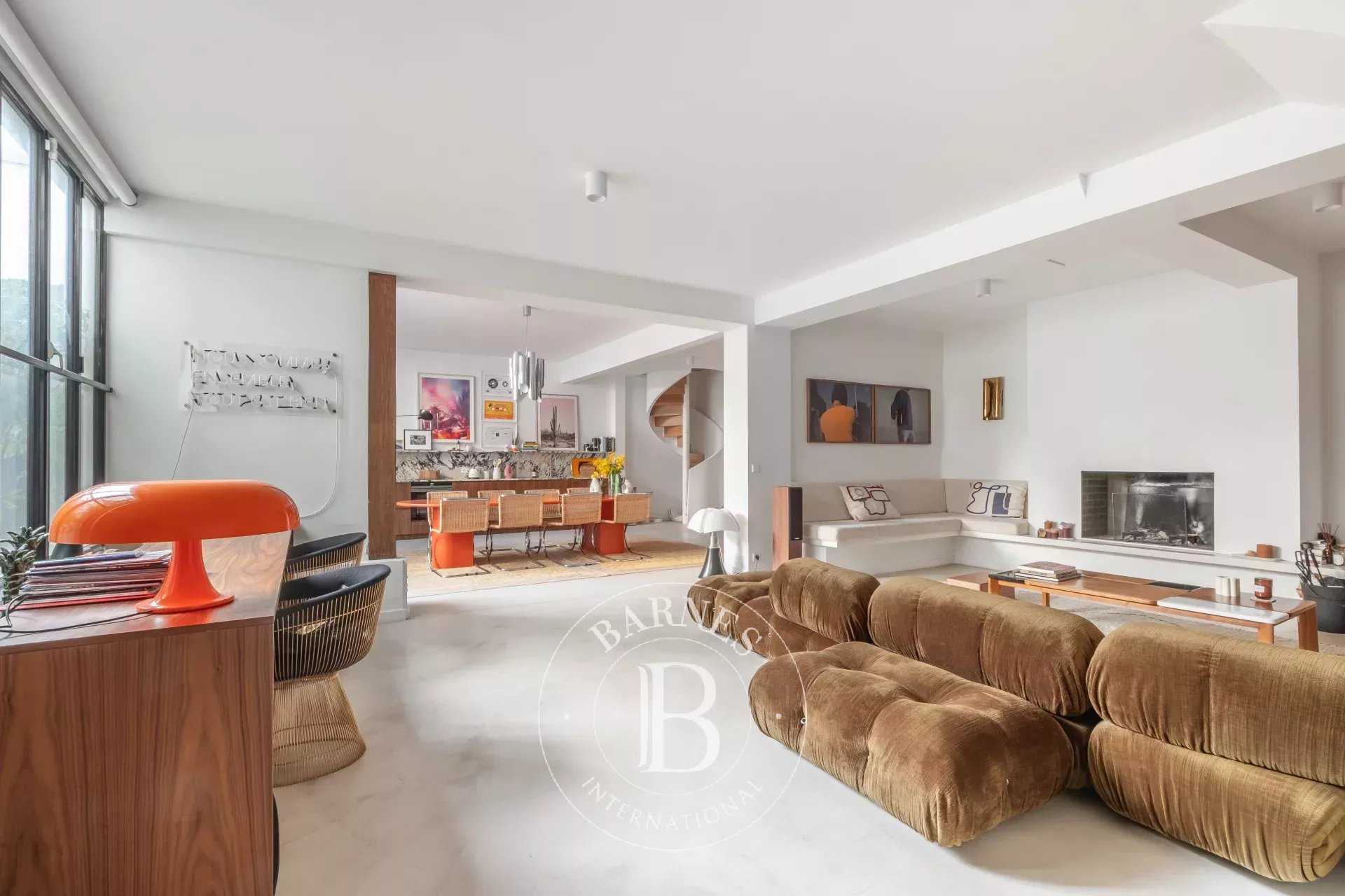 Paris  - Appartement 6 Pi&egrave;ces 3 Chambres