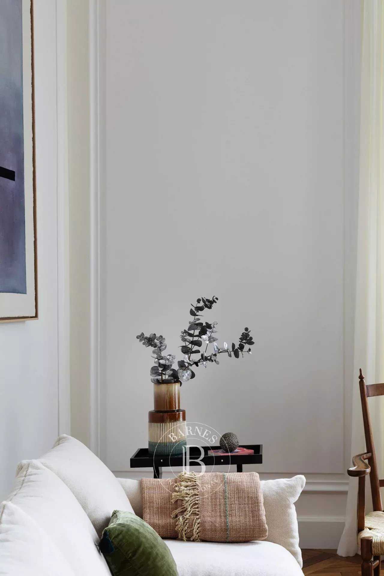 Paris  - Appartement 4 Pi&egrave;ces 2 Chambres