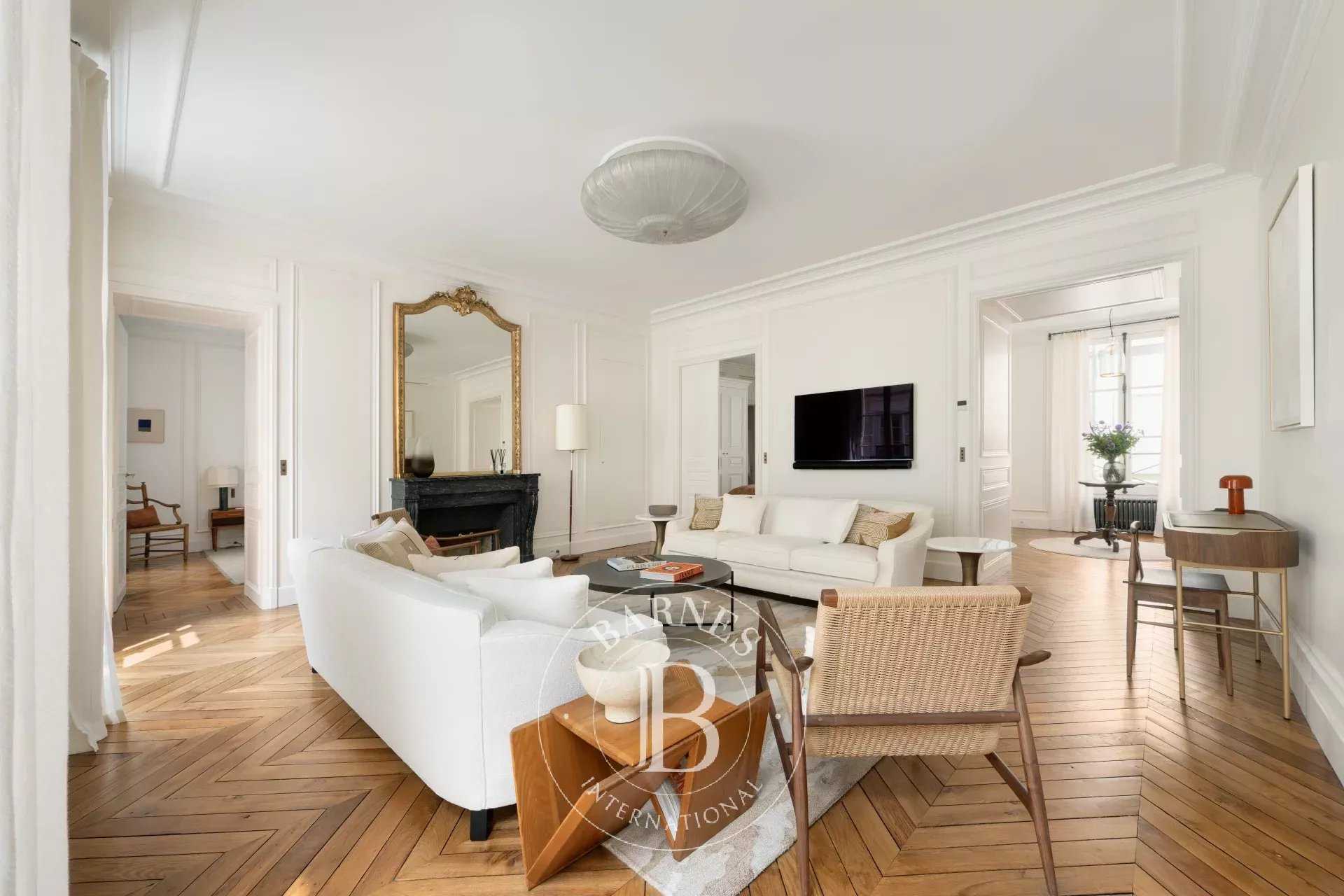 Paris  - Appartement 5 Pièces 3 Chambres