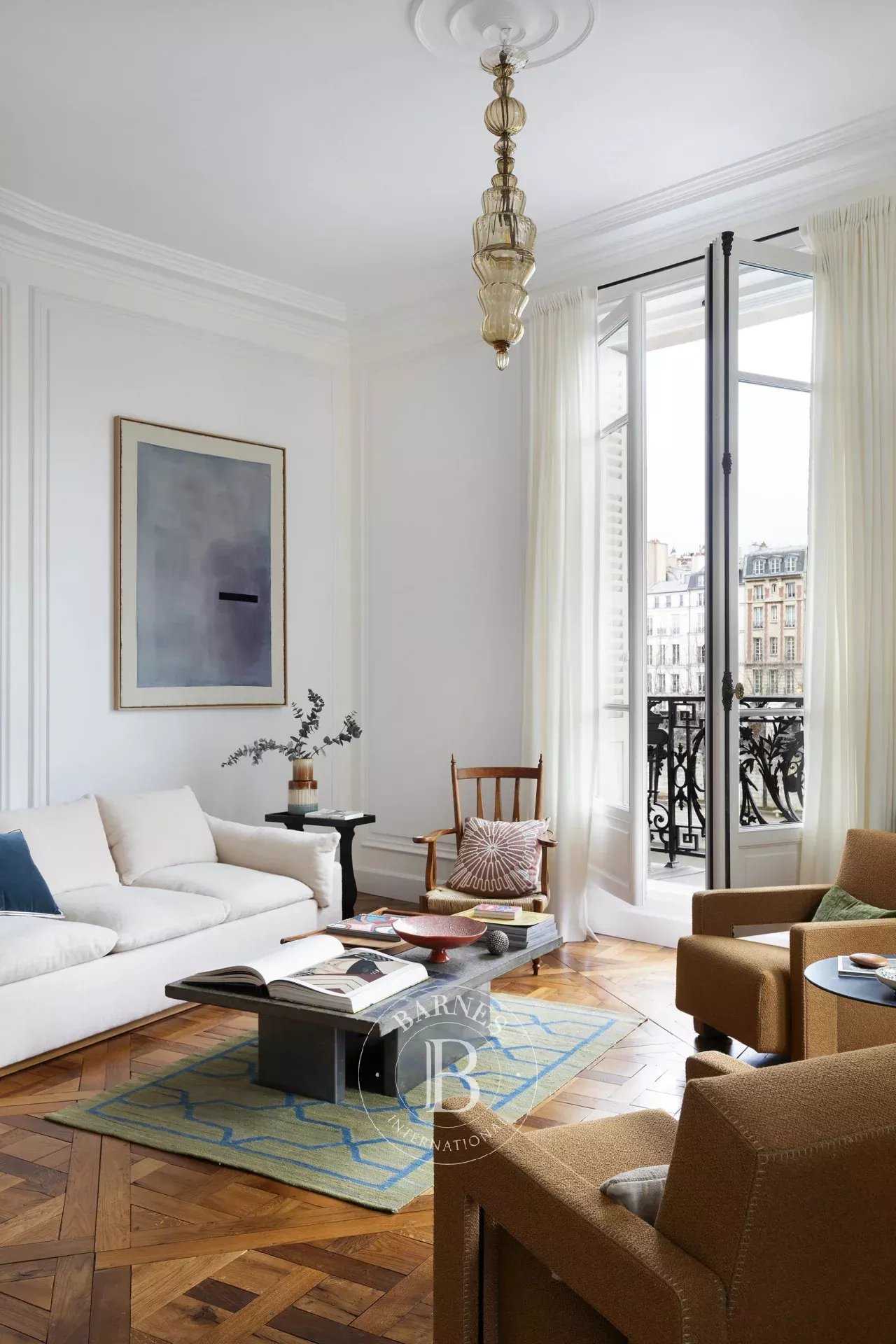 Paris  - Appartement 4 Pi&egrave;ces 2 Chambres