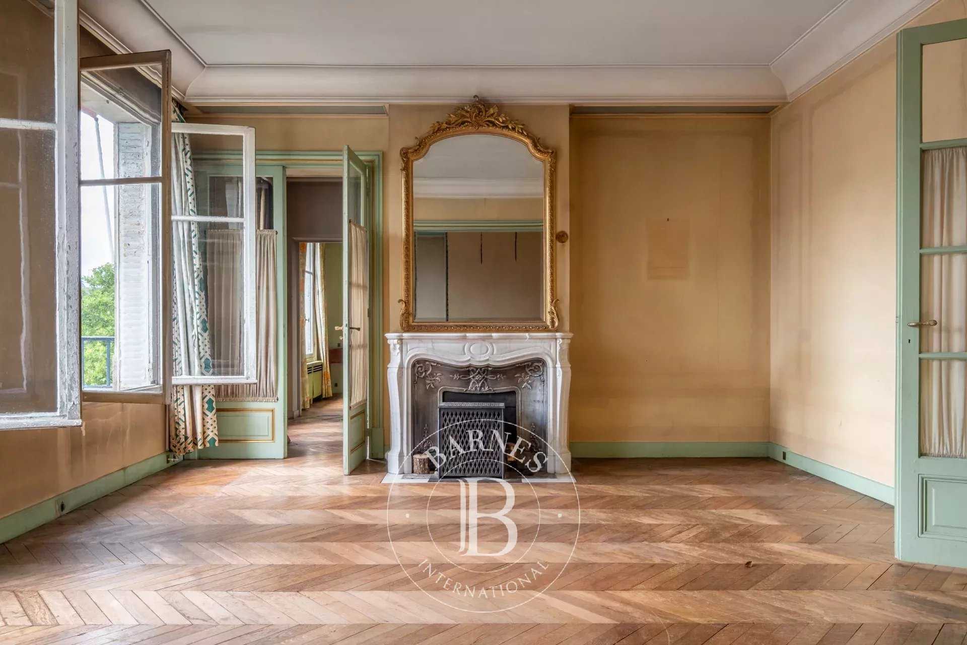 Paris  - Apartment 5 Bedrooms