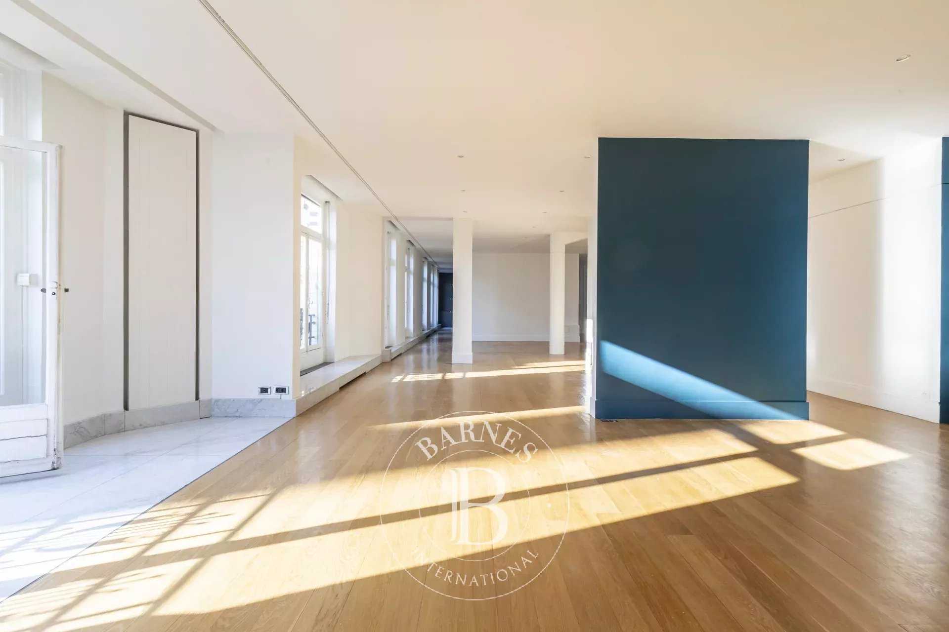 Paris  - Apartment 3 Bedrooms