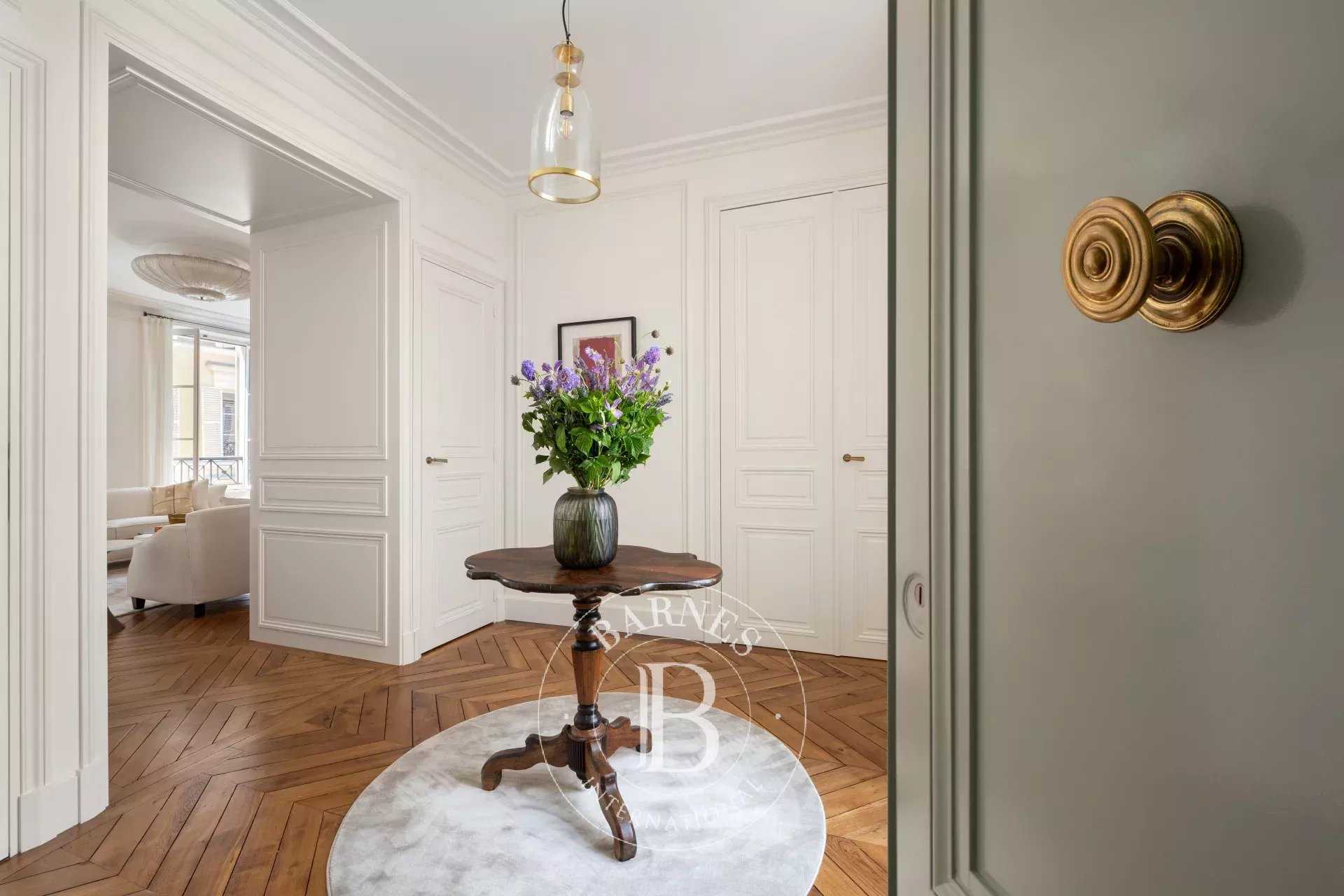Paris  - Appartement 5 Pièces 3 Chambres