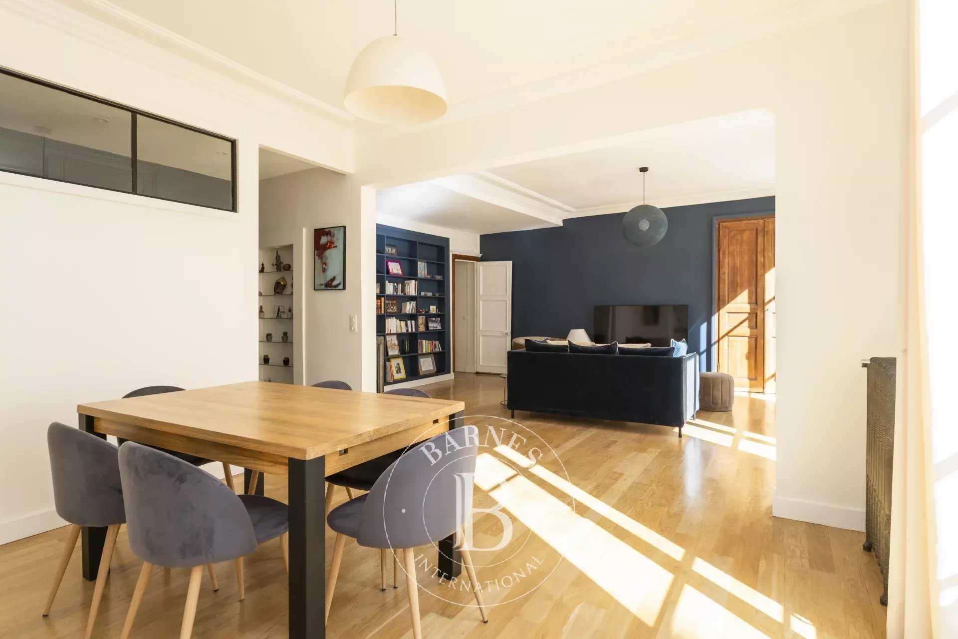 Paris  - Appartement 5 Pi&egrave;ces 3 Chambres