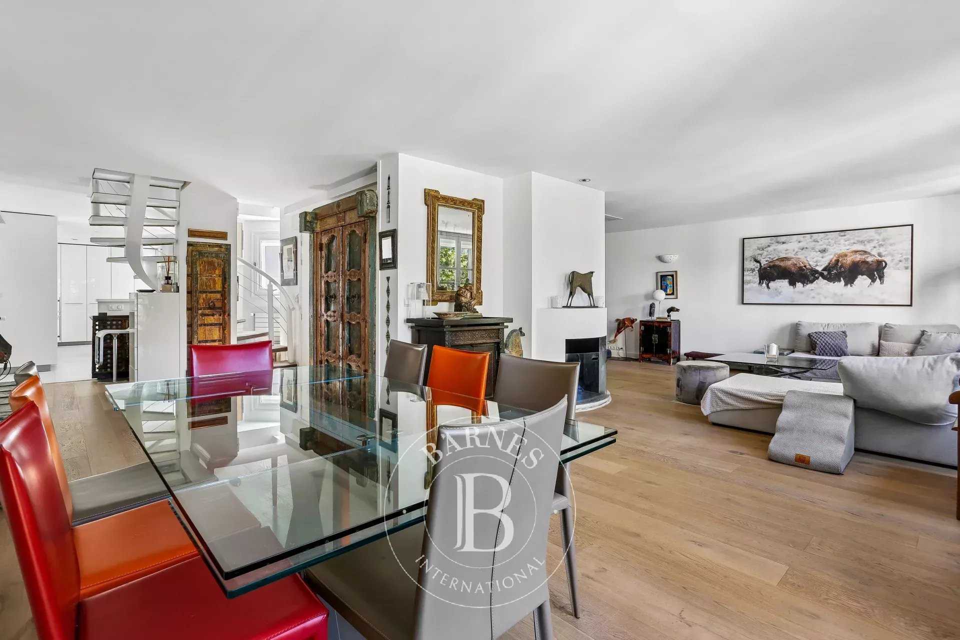 Paris  - Appartement 8 Pi&egrave;ces 4 Chambres