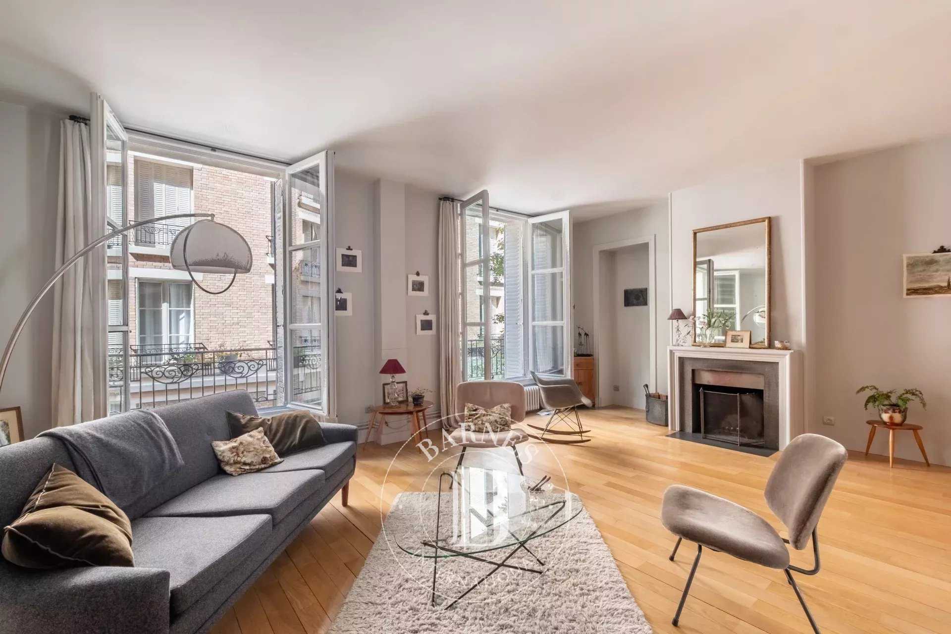 Paris  - Appartement 5 Pi&egrave;ces 3 Chambres