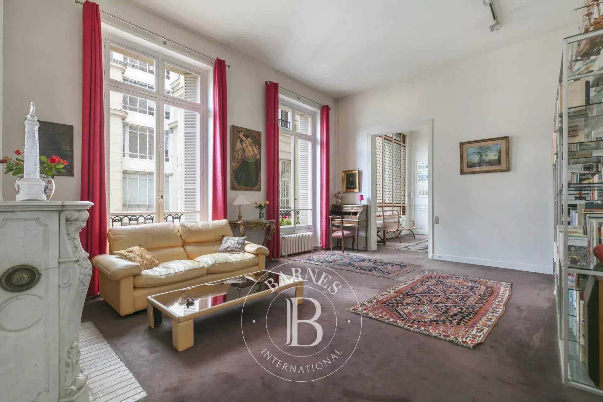 Paris  - Appartement 5 Pi&egrave;ces 3 Chambres