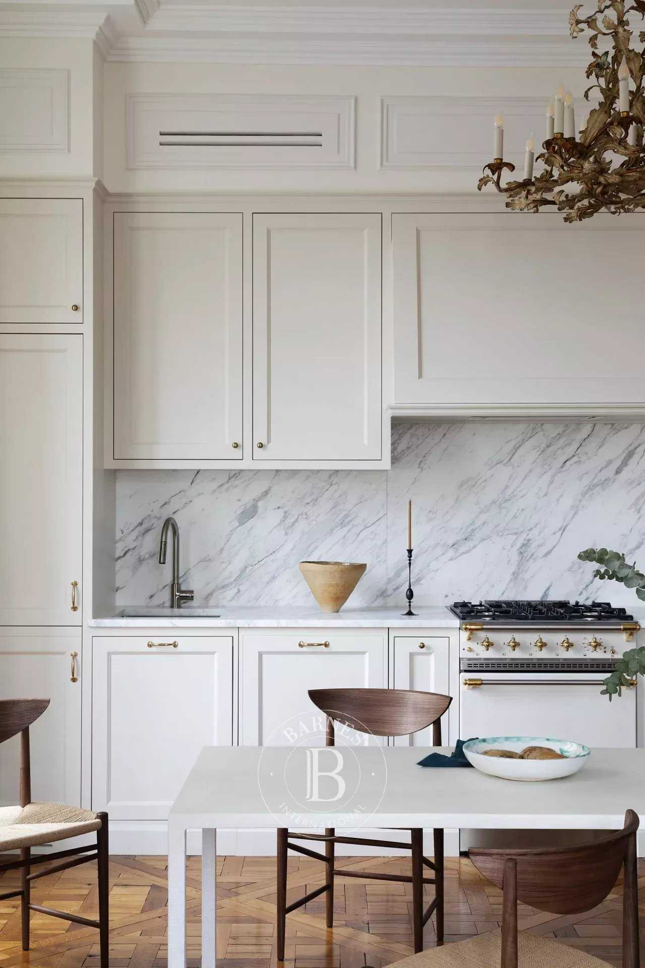 Paris  - Appartement 4 Pi&egrave;ces 2 Chambres