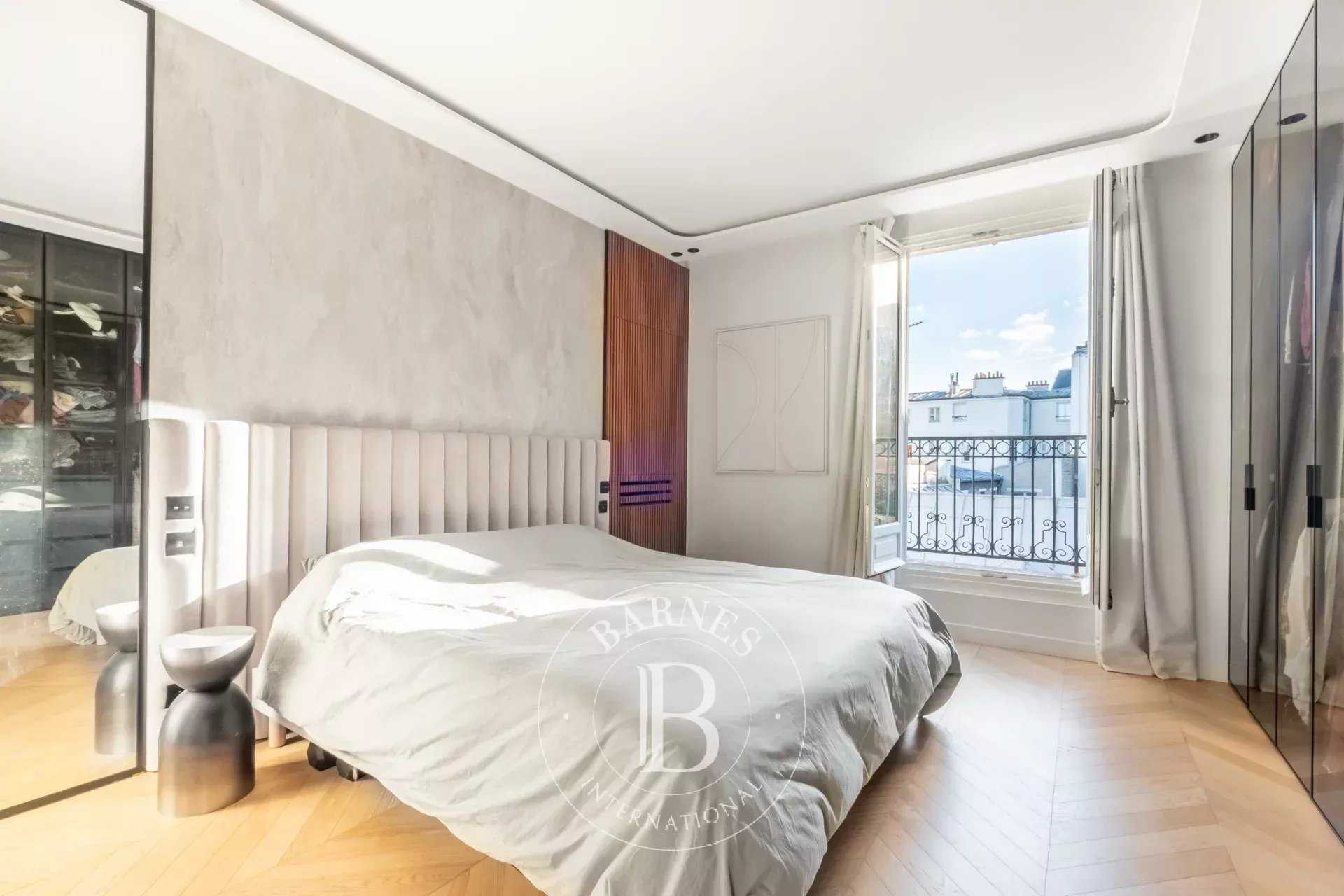 Paris  - Appartement 3 Pièces 2 Chambres