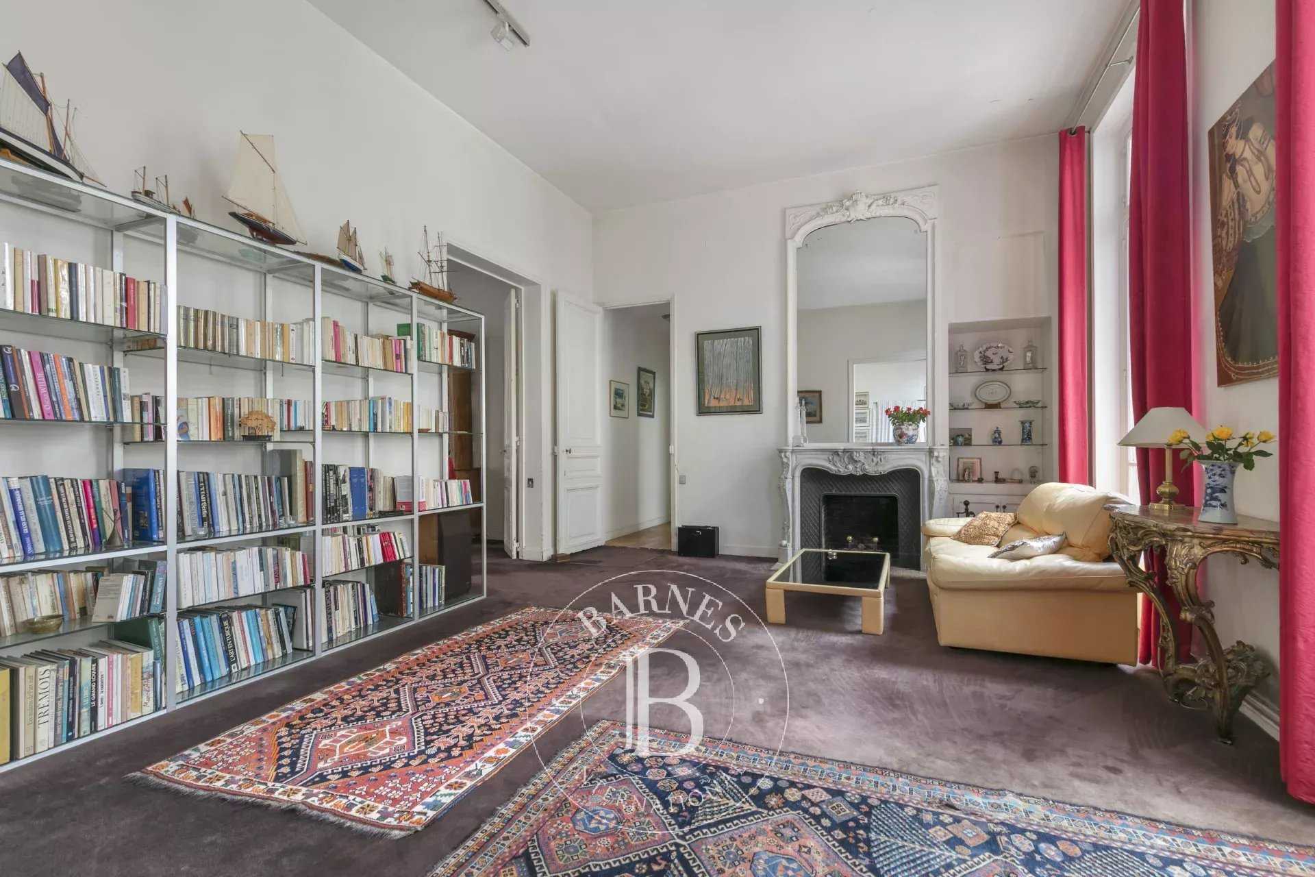 Paris  - Appartement 5 Pi&egrave;ces 3 Chambres