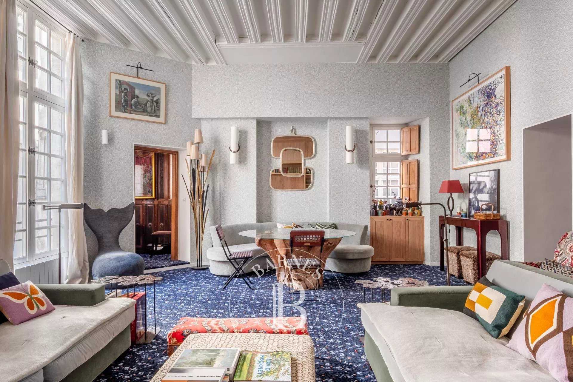 Paris  - Appartement 5 Pi&egrave;ces 2 Chambres