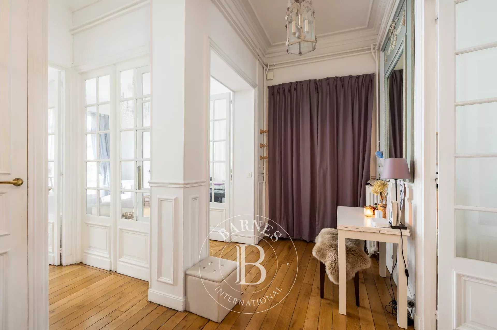 Paris  - Appartement 5 Pièces 3 Chambres