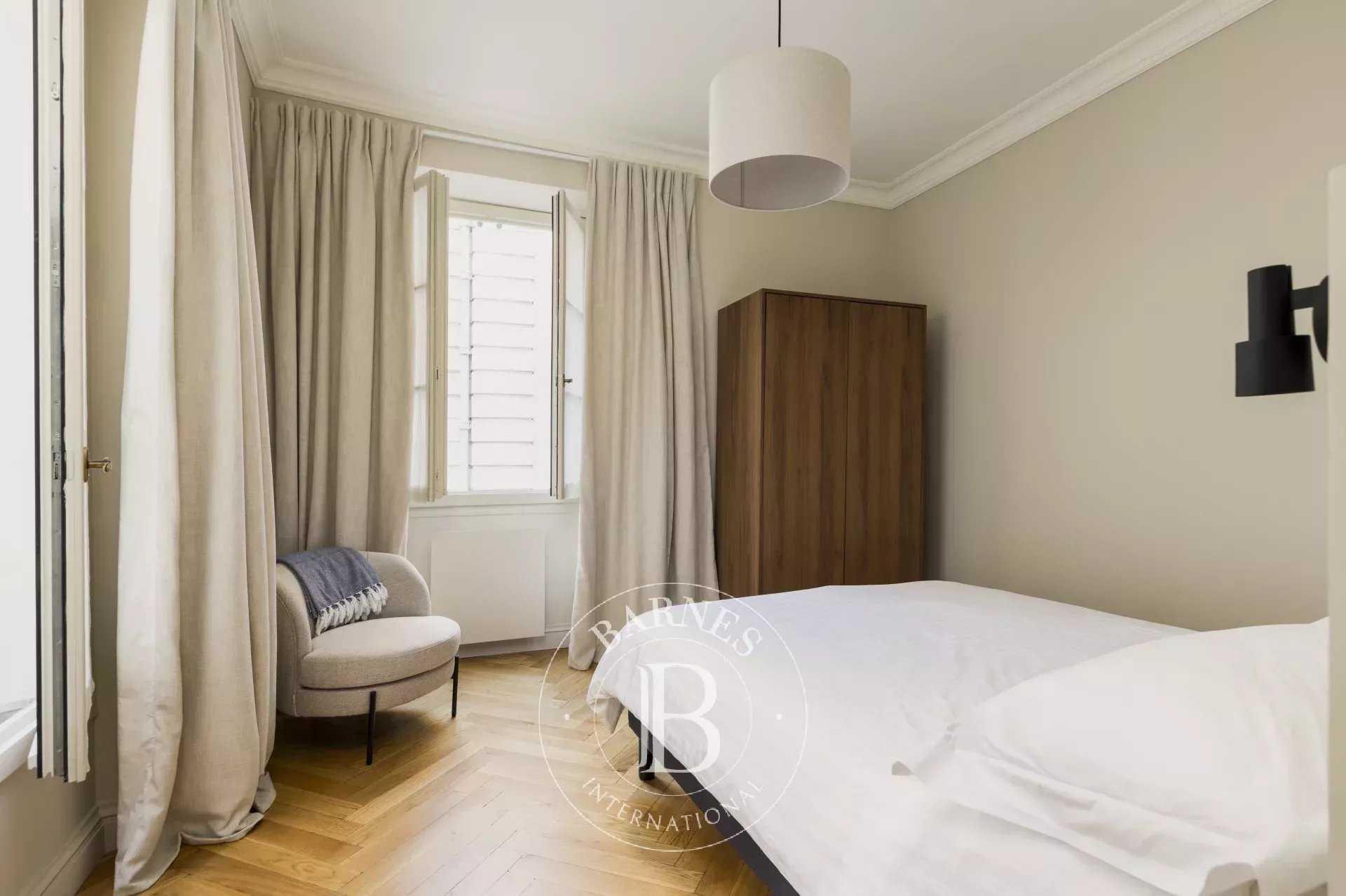 Paris  - Appartement 4 Pièces 2 Chambres