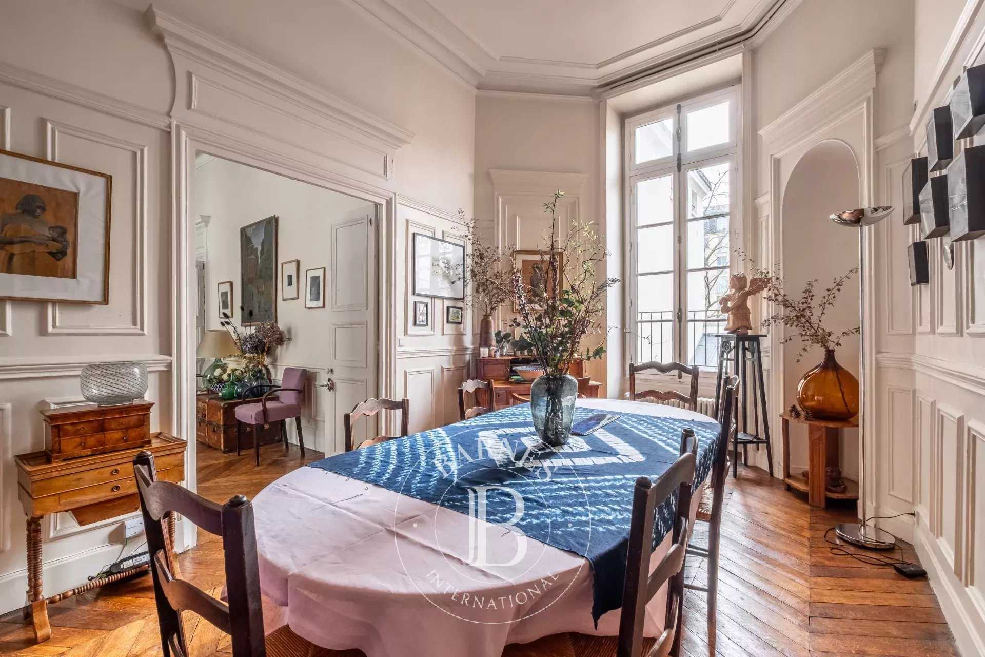 Paris  - Appartement 5 Pi&egrave;ces 3 Chambres