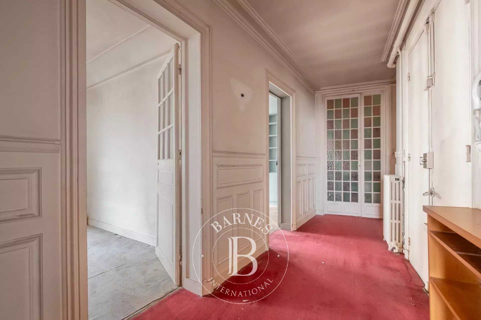 Paris  - Appartement 5 Pièces 3 Chambres