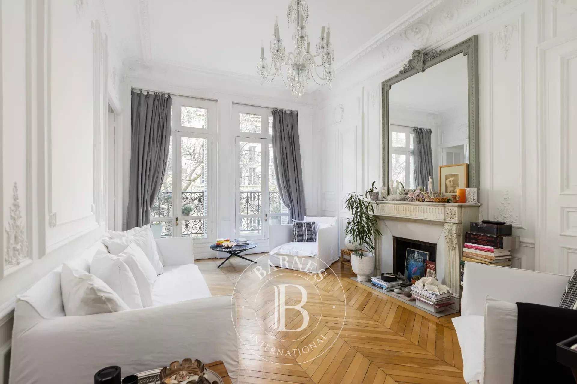 Paris  - Appartement 5 Pièces 3 Chambres