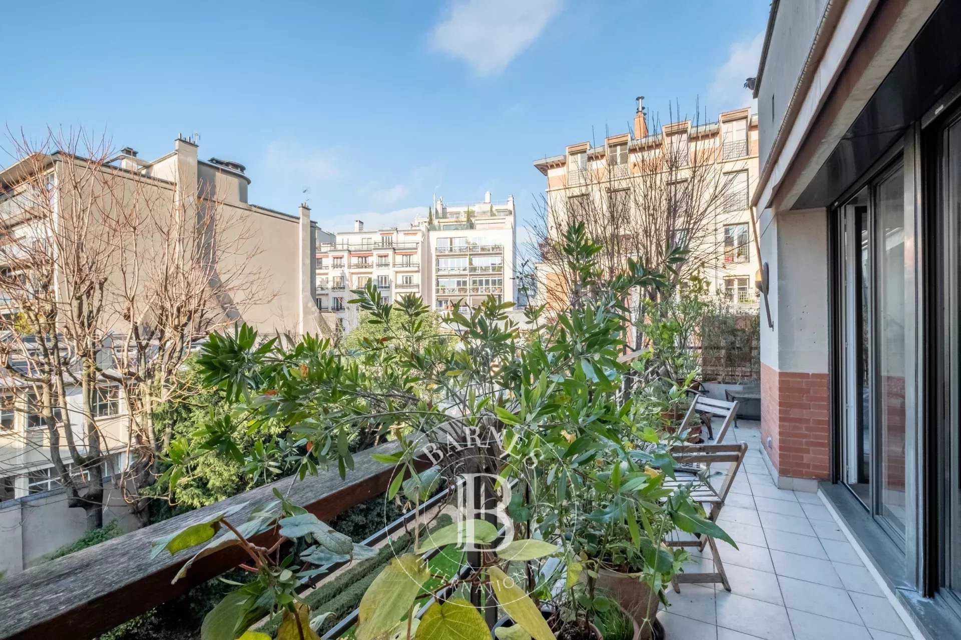 Paris  - Appartement 4 Pièces 2 Chambres