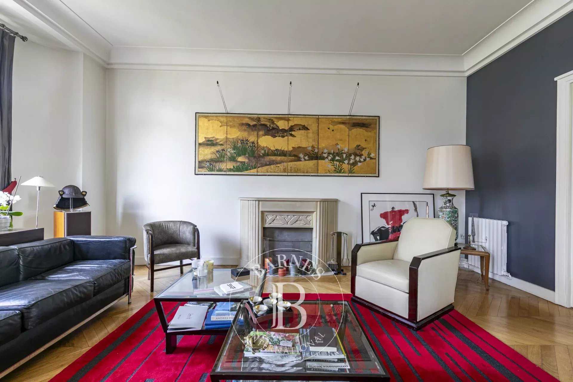 Paris  - Appartement 8 Pièces 4 Chambres