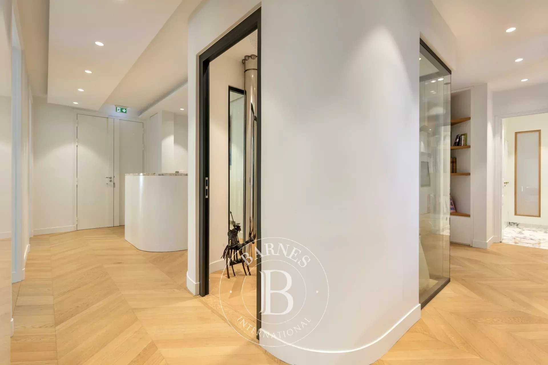 Paris  - Appartement 8 Pièces 4 Chambres