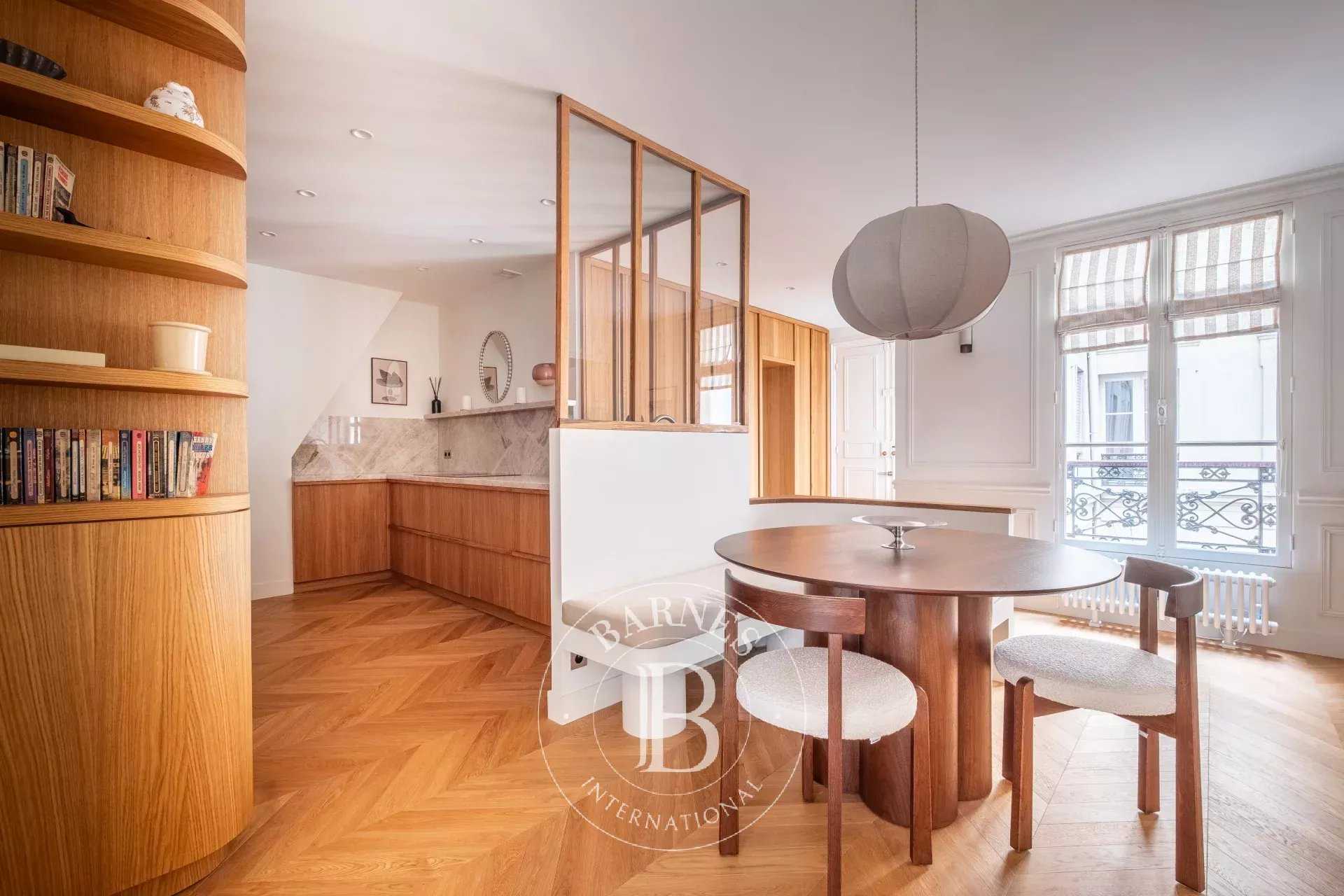 Paris  - Appartement 4 Pi&egrave;ces 2 Chambres