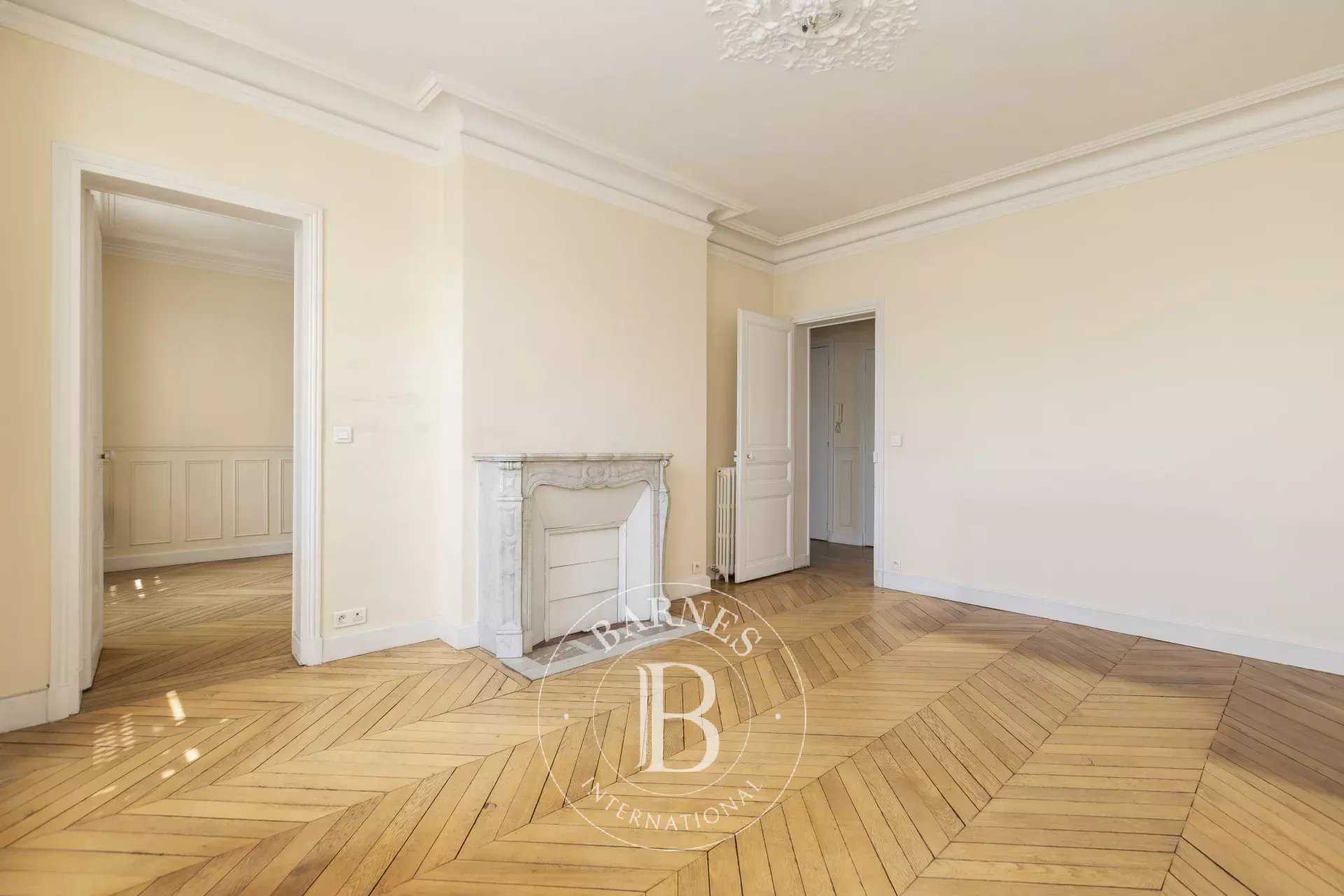 Paris  - Apartment 3 Bedrooms