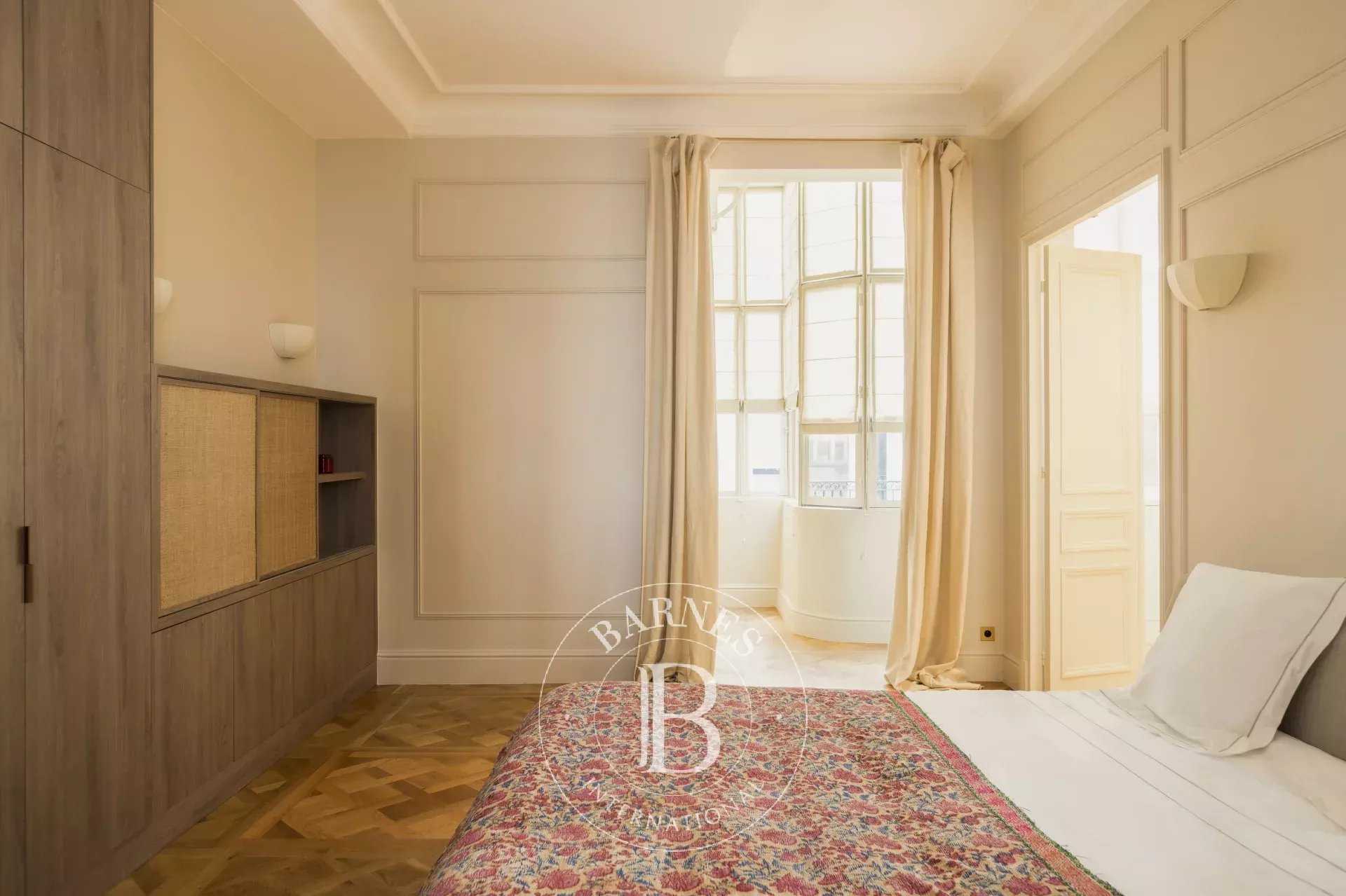 Paris  - Appartement 3 Pièces 2 Chambres