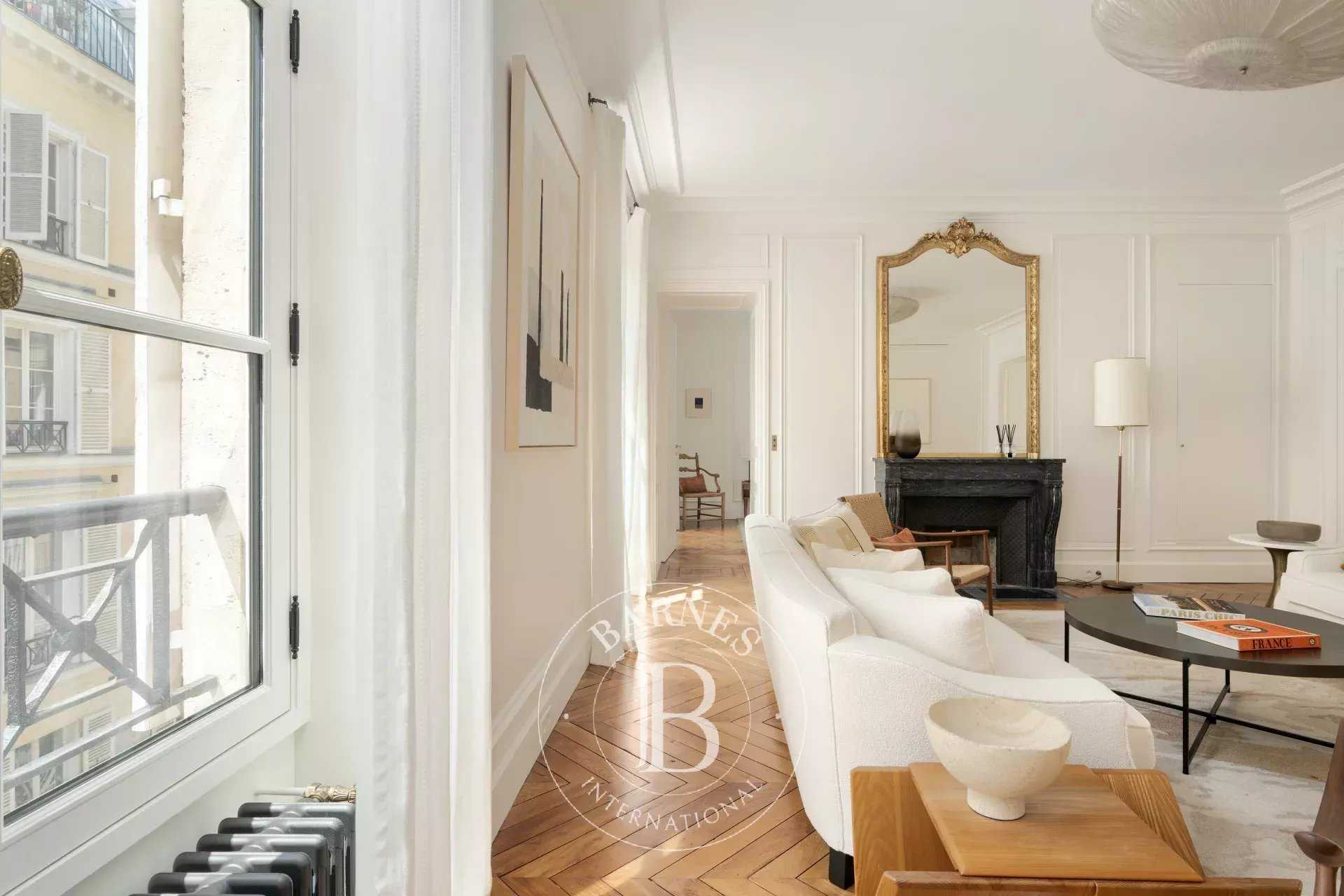 Paris  - Appartement 5 Pièces 3 Chambres