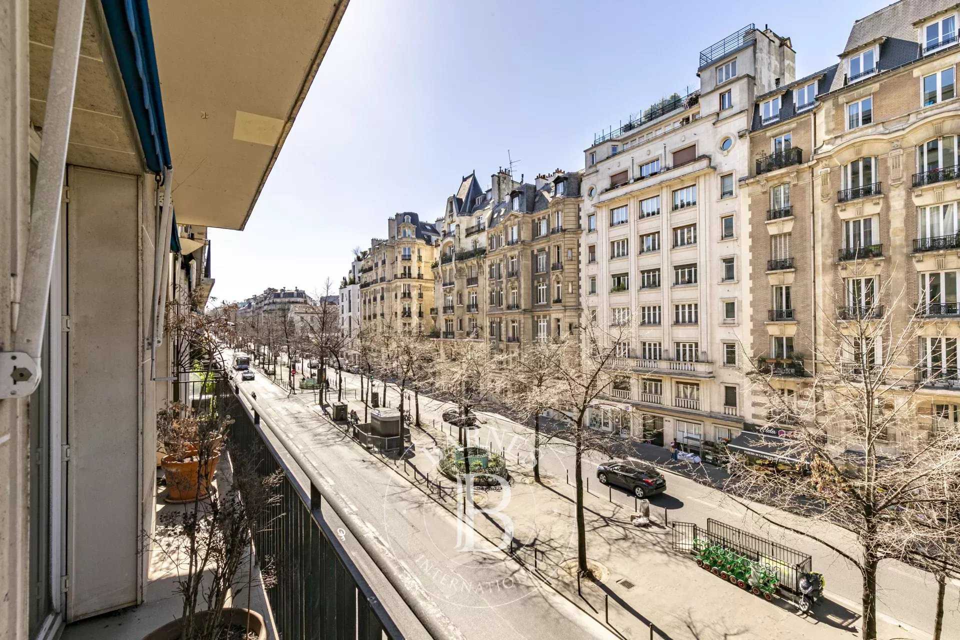 Paris  - Appartement 7 Pièces 4 Chambres